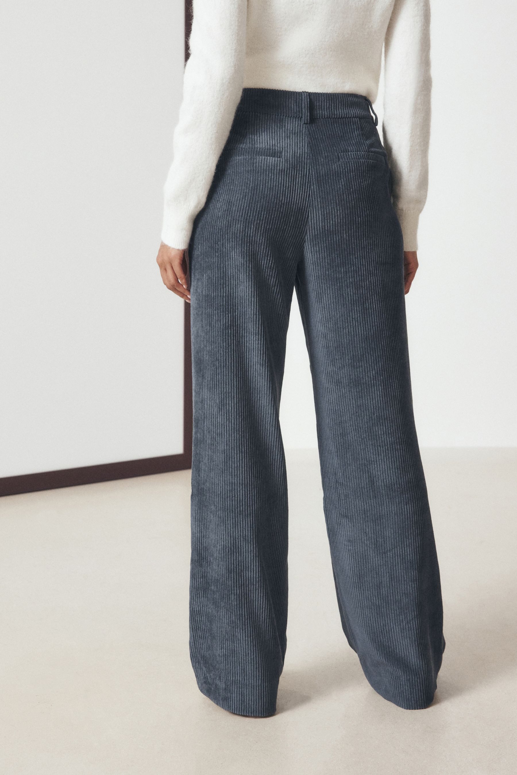 Next Palazzohose Cordhose mit weitem Bein, Kurzgröße (1-tlg) – Bild 2 von 5