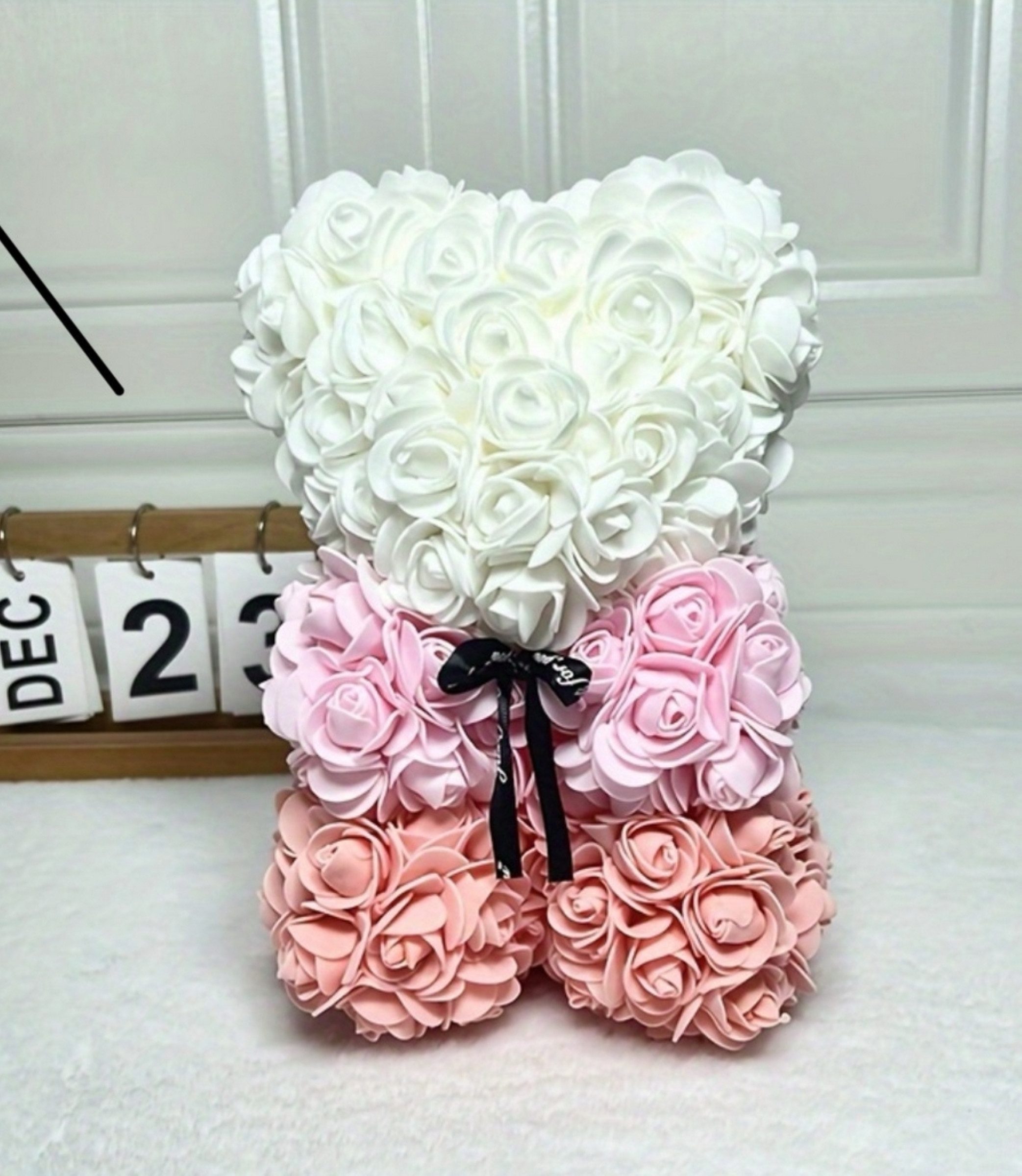 AMORE MIO LED Dekoobjekt Rosenbär mit LED Licht 25 cm Teddy aus Rosen Geschenk Valentinstag Box, LED fest integriert, Mit LED Licht Rosenoptik Geschenkbox dekorativ für besondere Anlässe