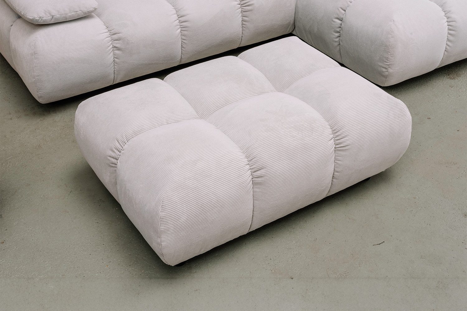 KAWOLA Hocker VIVIEN Luxuriöse Hockerbank - Bequem & Modern - Feincord, Eleganter Polsterhocker, Wohnzimmer, Rechteckig, 108x73 cm, Cord