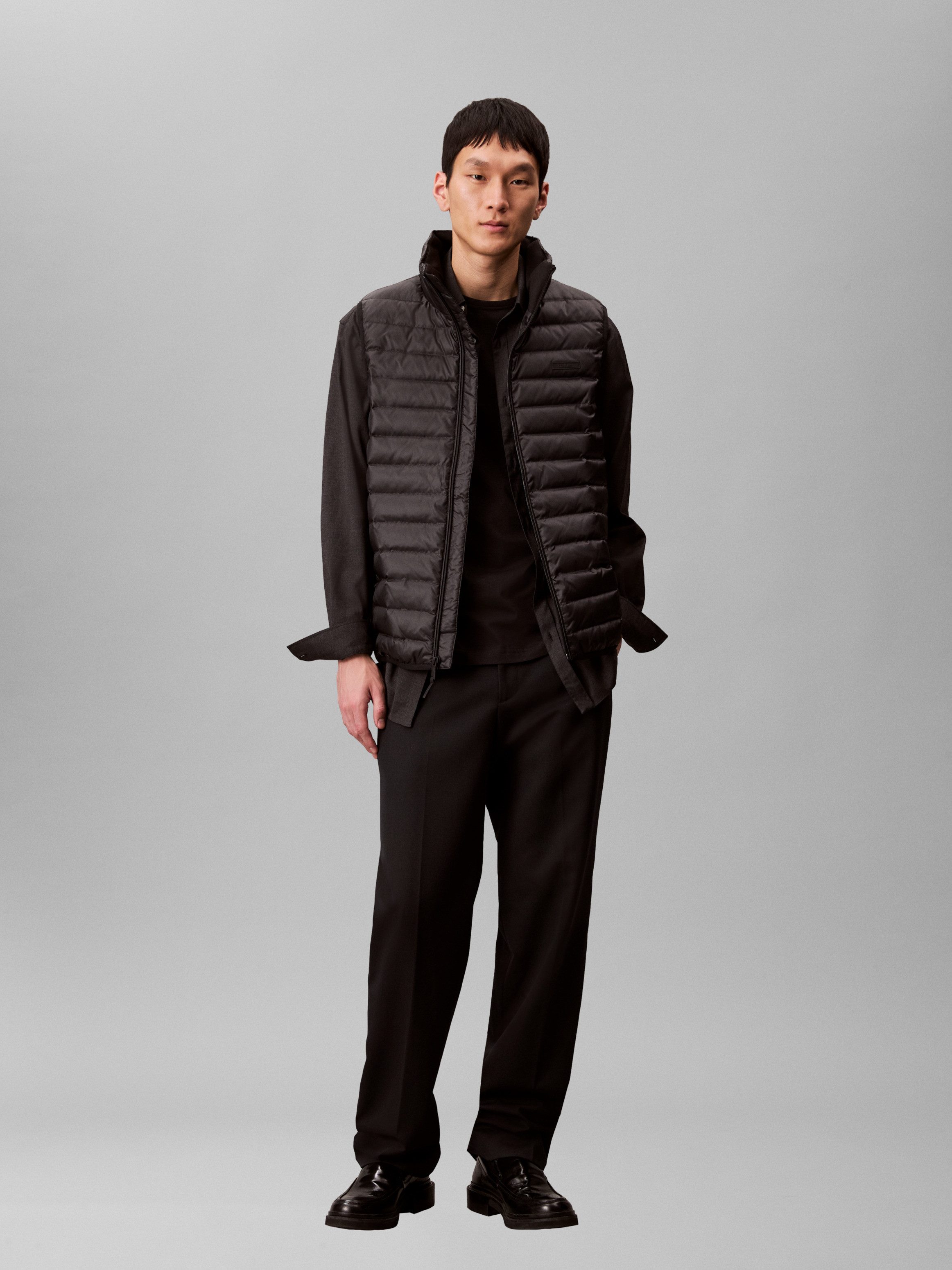Calvin Klein Jeans Steppweste SLVLSS LT WT NYLON PUFFER VEST Mit Rundhalsausschnitt – Bild 5 von 5