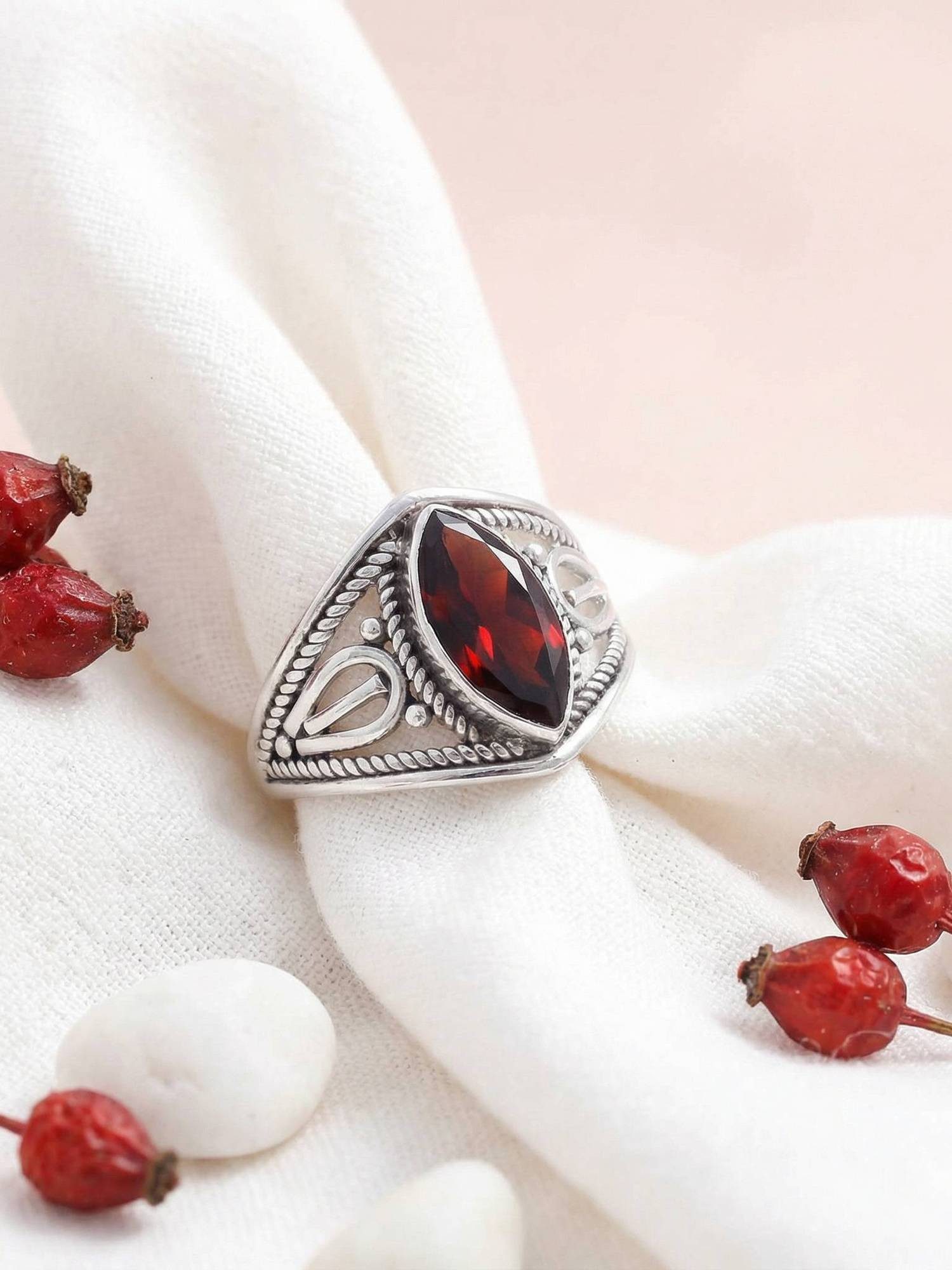 mantraroma Silberring DAHAB Ellipse aus 925 Silber mit Granat facettiert (Ring mit Schmuckbeutel), Damenring aus 925er Silber