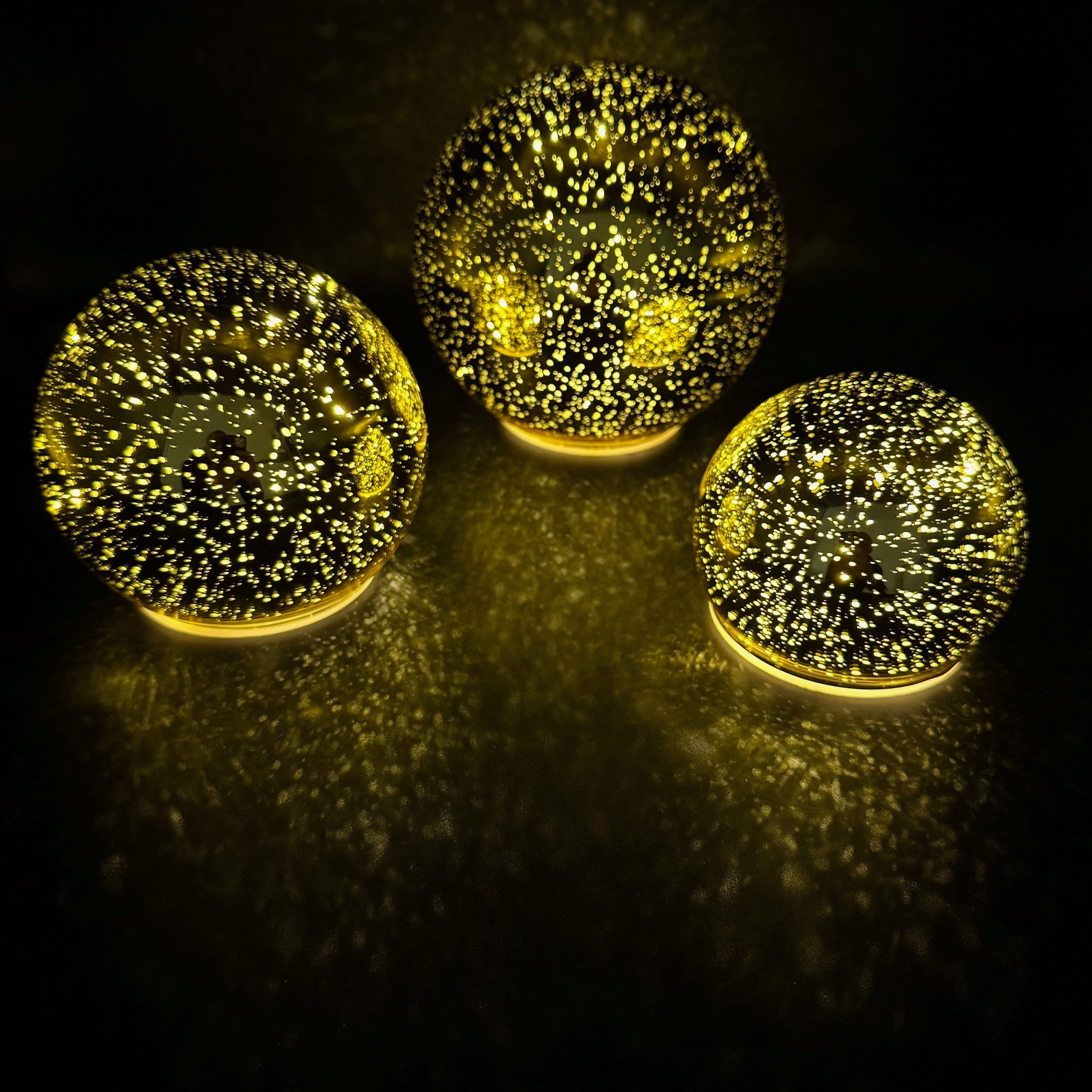 Online-Fuchs LED Dekolicht - 3er Set Glaskugeln mit LED-Lichterkette & Time günstig online kaufen
