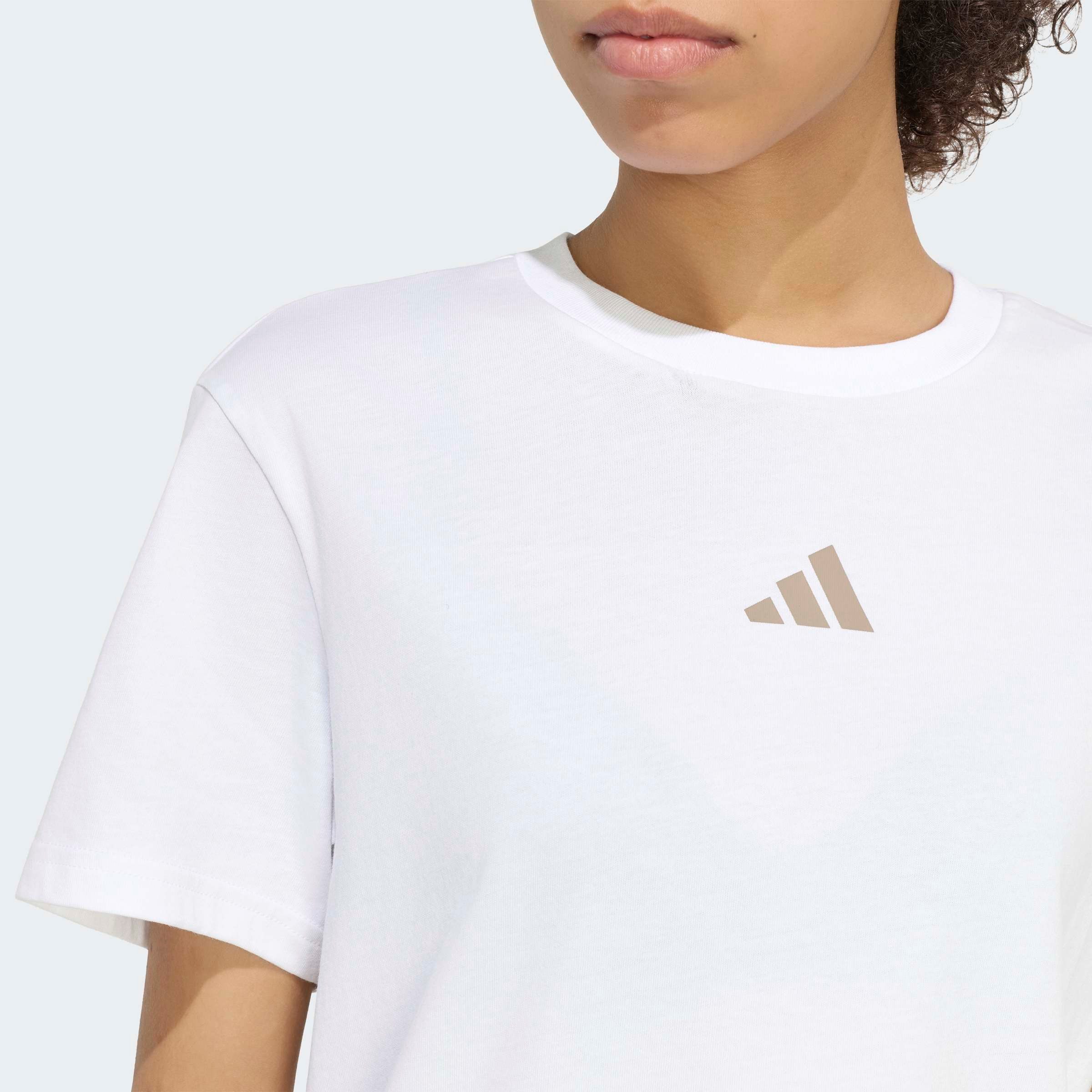 adidas Sportswear T-Shirt CAMO L T mit sportlichem Stil, ohne Verschluss, aus Baumwolle