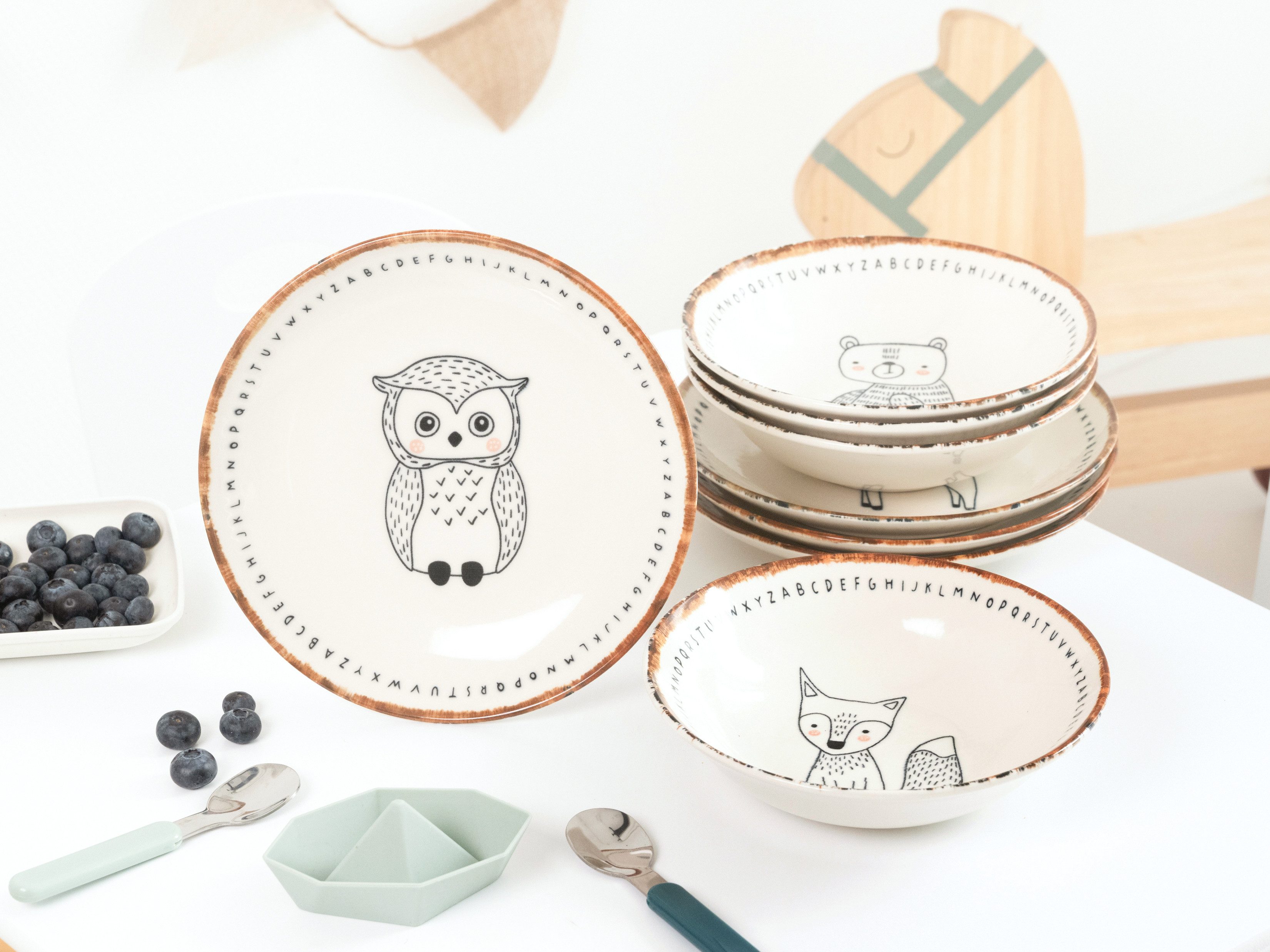 CreaTable Teller-Set Freunde des Waldes Bunt, Teller Set 8-tlg. (8-tlg), 4 Personen, Steinzeug, Tiermotive, skandinavischer Stil, unregelmäßiger brauner Rand
