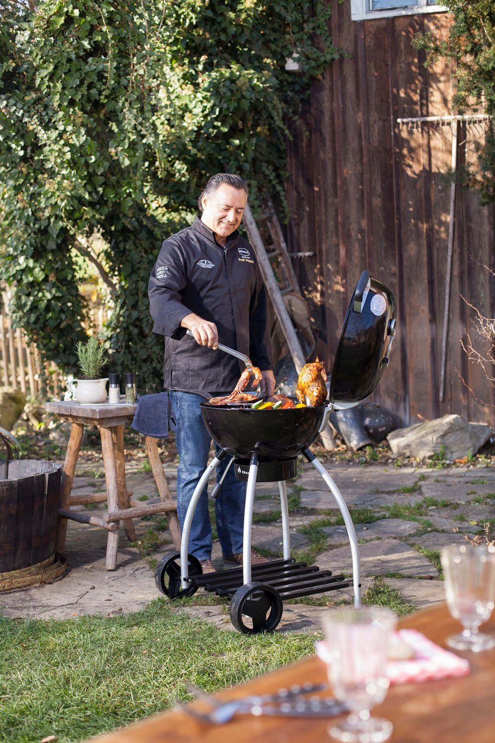 RÖSLE Grillzange 25061, gebogen, mit ausgewogener Federkraft, Edelstahl