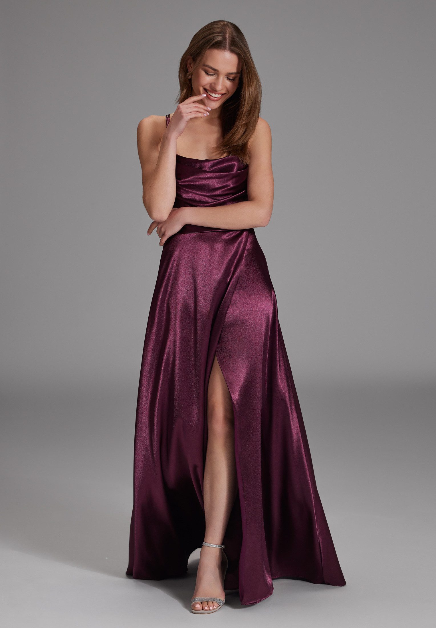 Hey Kyla Abendkleid - Satin-Abendkleid mit Gehschlitz Taillierter Schnitt m günstig online kaufen