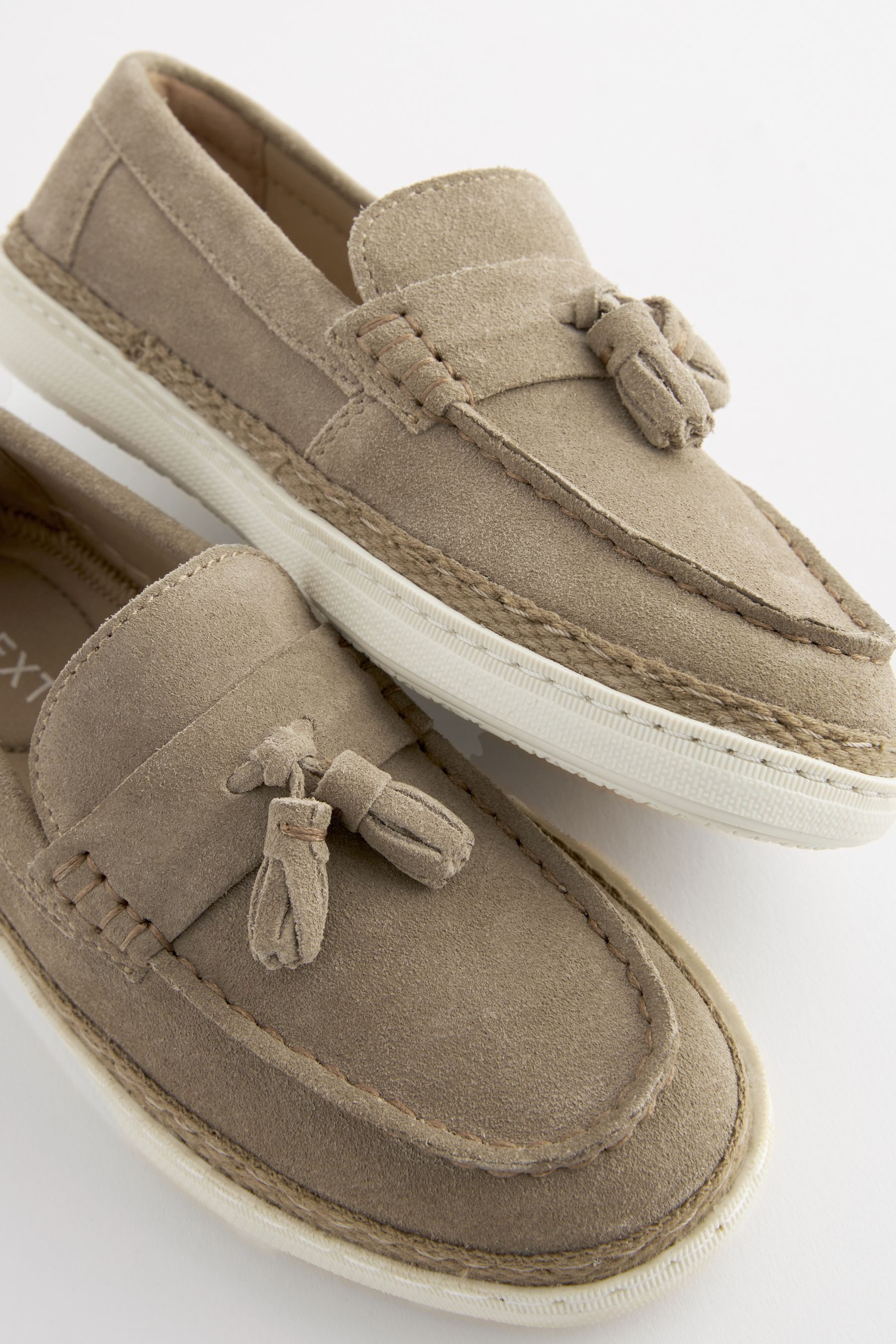 Next Slipper aus Veloursleder mit Quastendetail günstig online kaufen