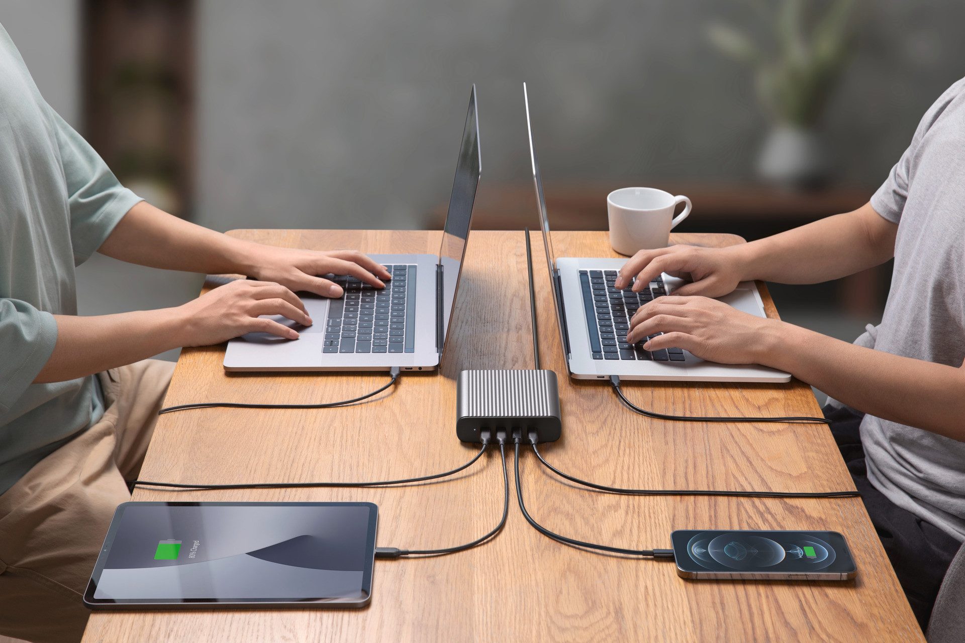Targus HyperJuice 245 W GaN Desktop Charger USB-Ladegerät