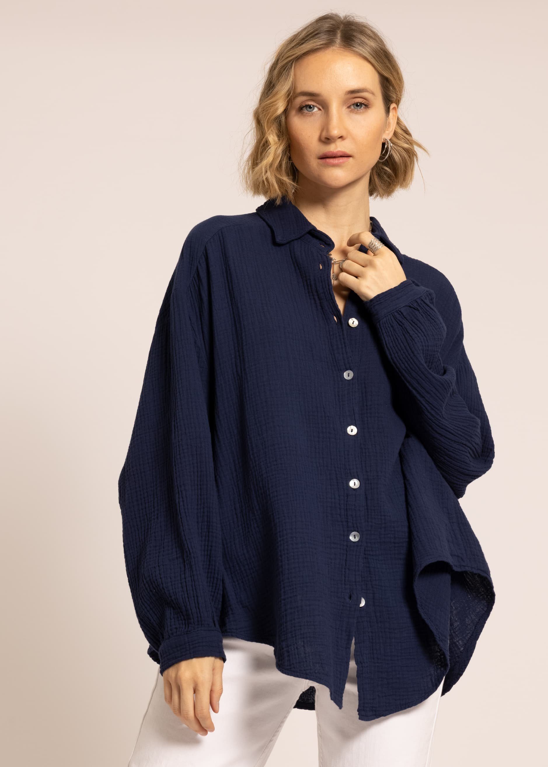 SASSYCLASSY Longbluse Oversize Musselin Bluse Damen Langarm Hemdbluse lang aus Baumwolle mit V-Ausschnitt, One Size (Gr. 36-48)