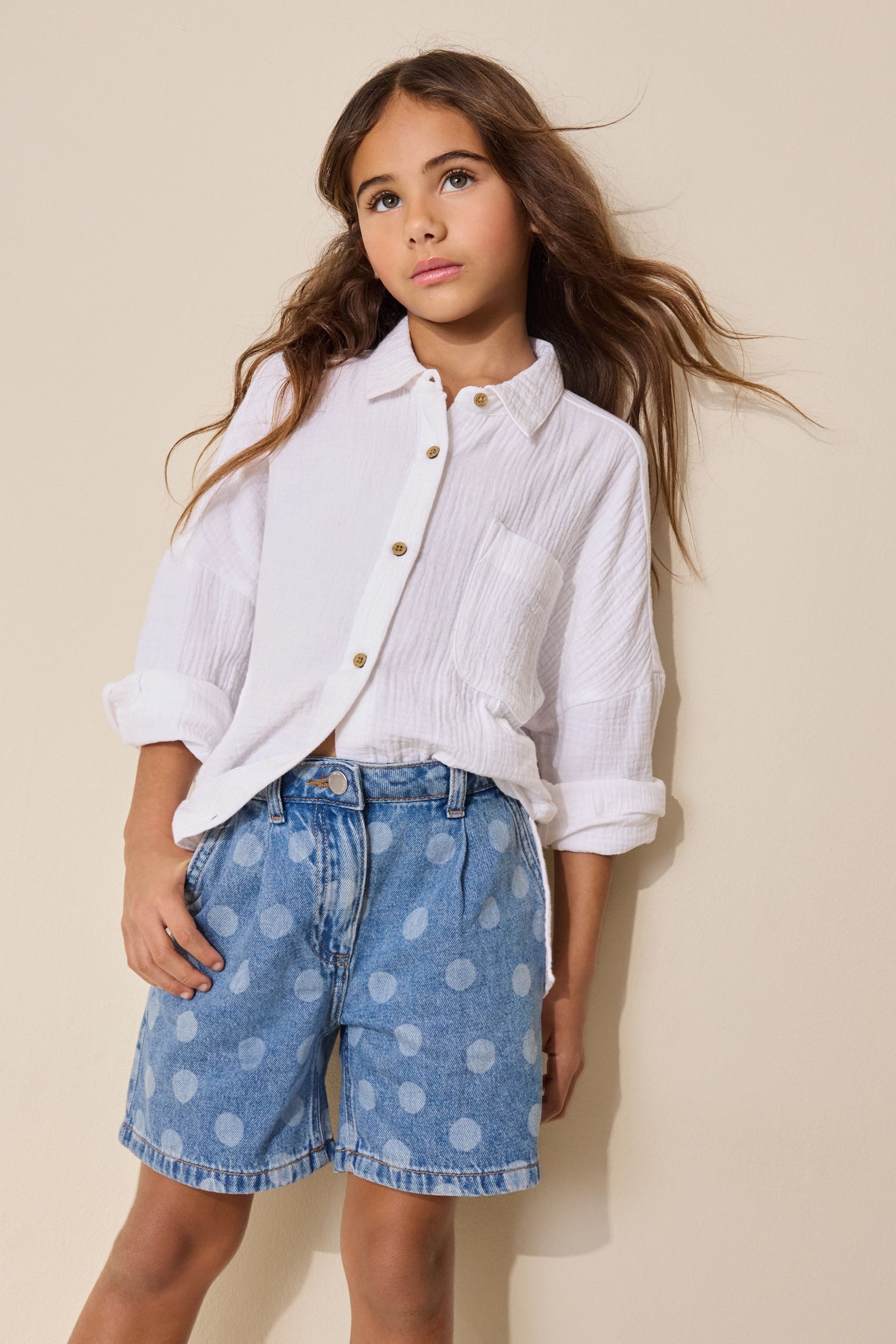 Next Jeansshorts Relaxed Fit Denim-Shorts mit Bundfalten (1-tlg)