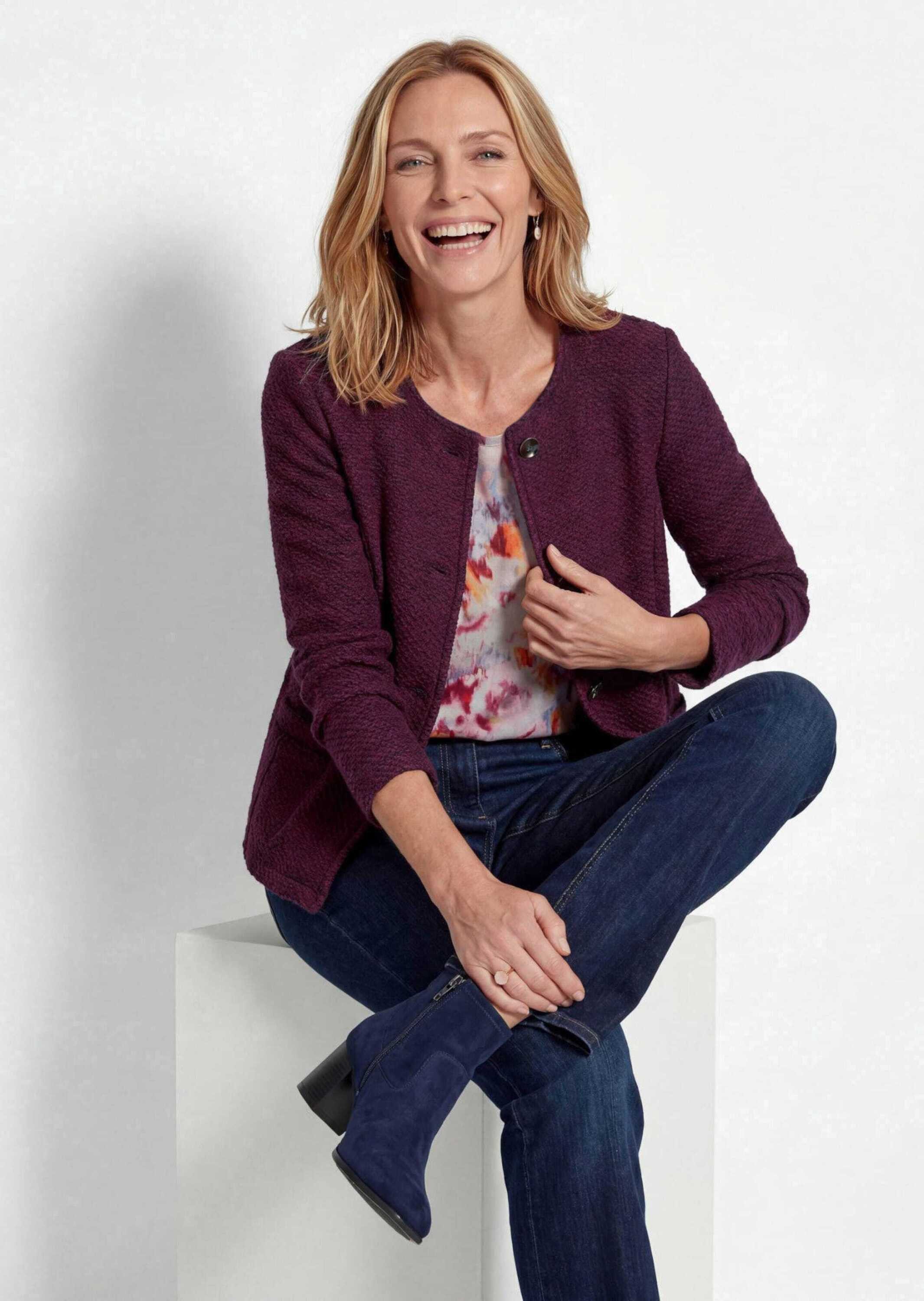 GOLDNER Jerseyblazer Festlicher Blazer in Bouclé-Optik Feminine Jacke mit Rundhals, Langarm und Knopfleiste – Bild 4 von 5