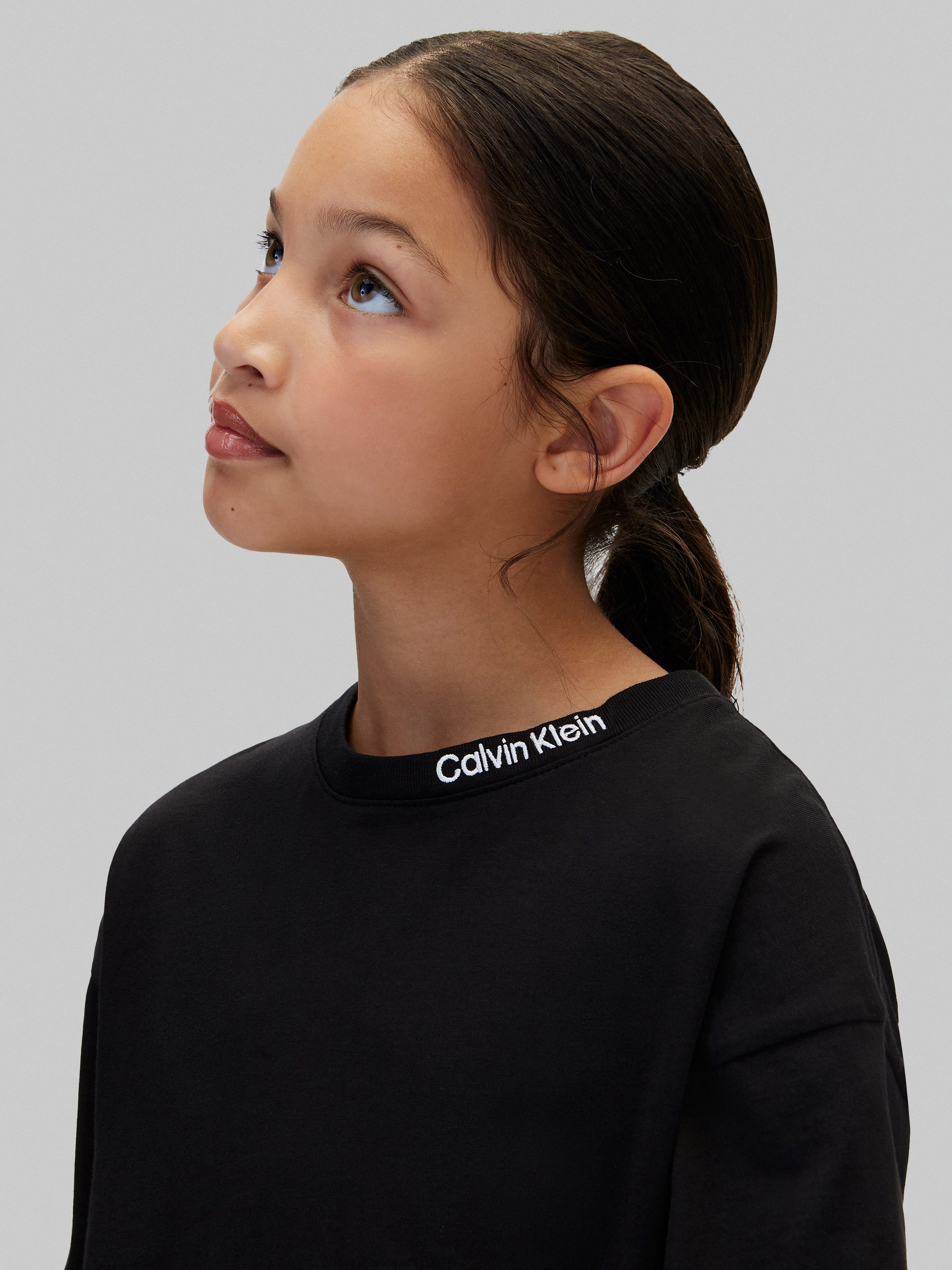 Calvin Klein Jeans T-Shirt Reine Baumwolle, Regular Fit, Logoschriftzug am Ausschnitt