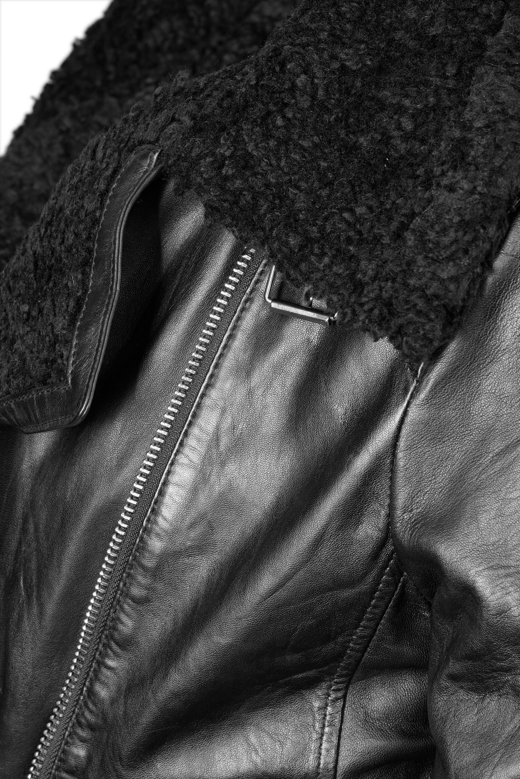 Apple of Eden Lederjacke AOE-144 (1-St) mit verstellbarem Riegel am Kragen