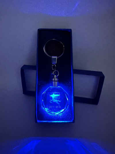 Stelby Schlüsselanhänger mit Gravur Sternzeichen Schlüsselanhänger LED Multicolor mit Geschenkbox (alle Sternzeichen)