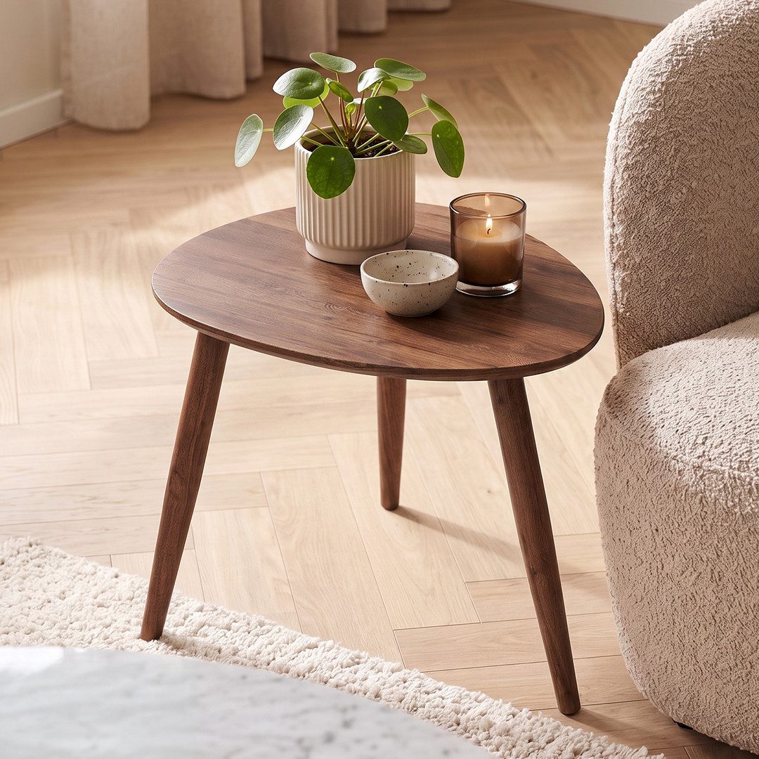 skølm Couchtisch Lodur aus Eiche Massivholz, Holztisch mit 3 Tischbeinen für Wohnzimmer, Wohnzimmertisch 55x38x45 cm, ovale Tischplatte