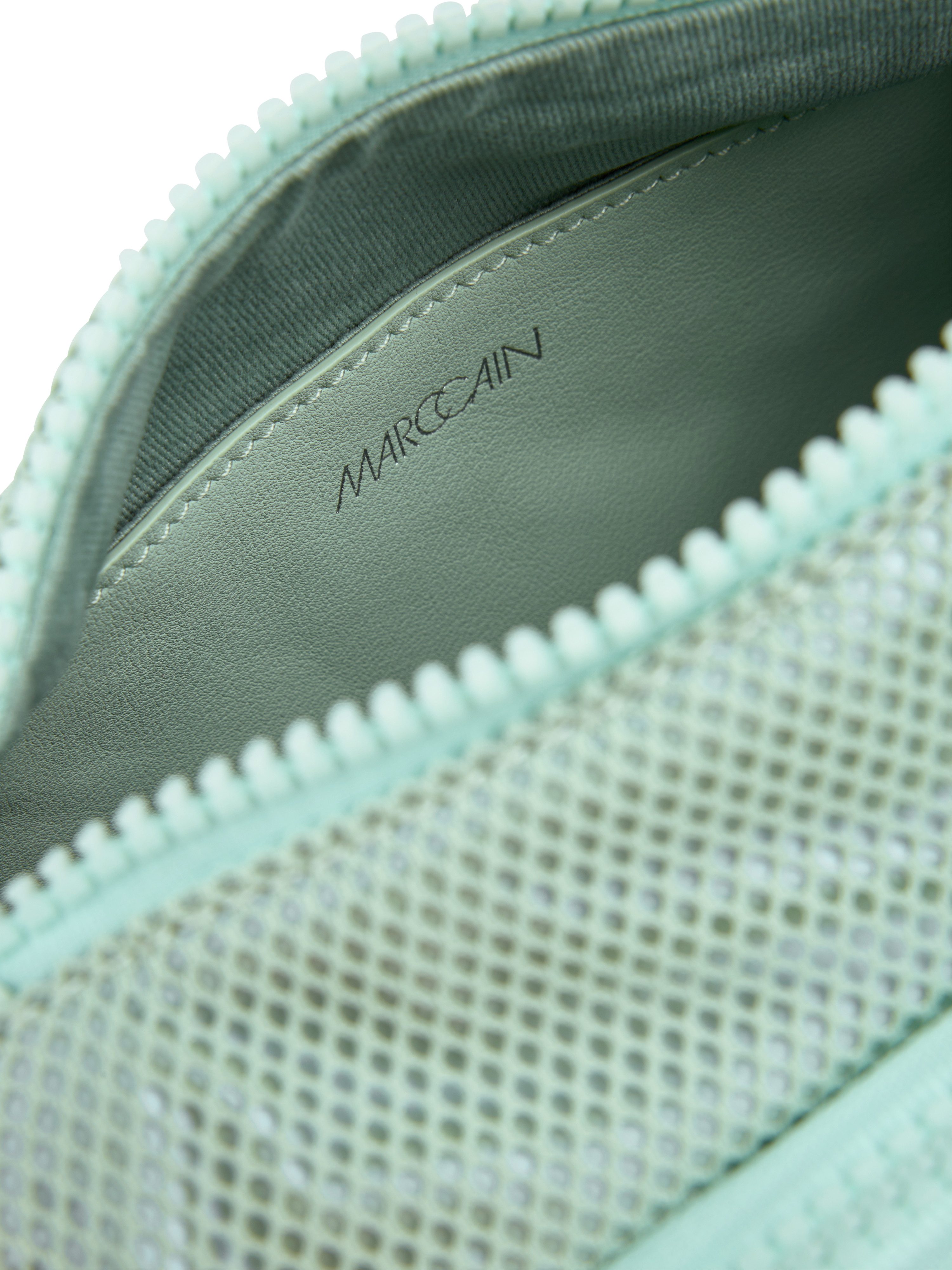 Marc Cain Umhängetasche Sports Mindful Moving, Damen Handtasche, Schultertasche mit Ketten-Tragegriff