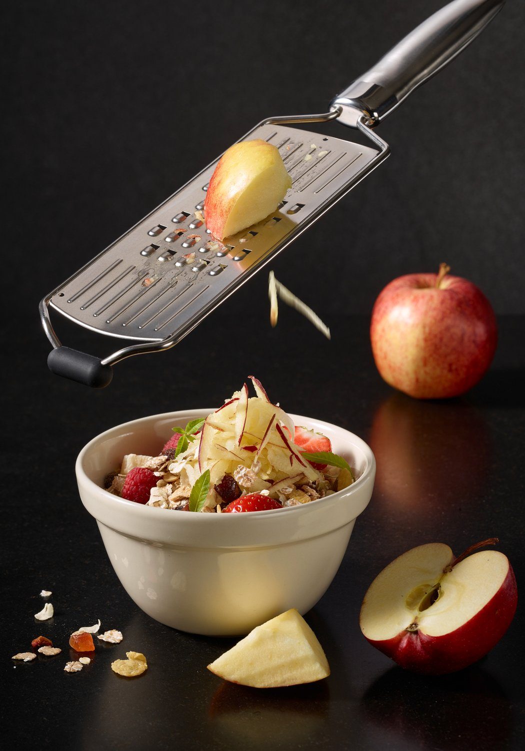 RÖSLE Küchenreibe, Edelstahl 18/10, (1-St), Mittelreibe für Rohkostsalat und Käse, mit ergonomischem Griff