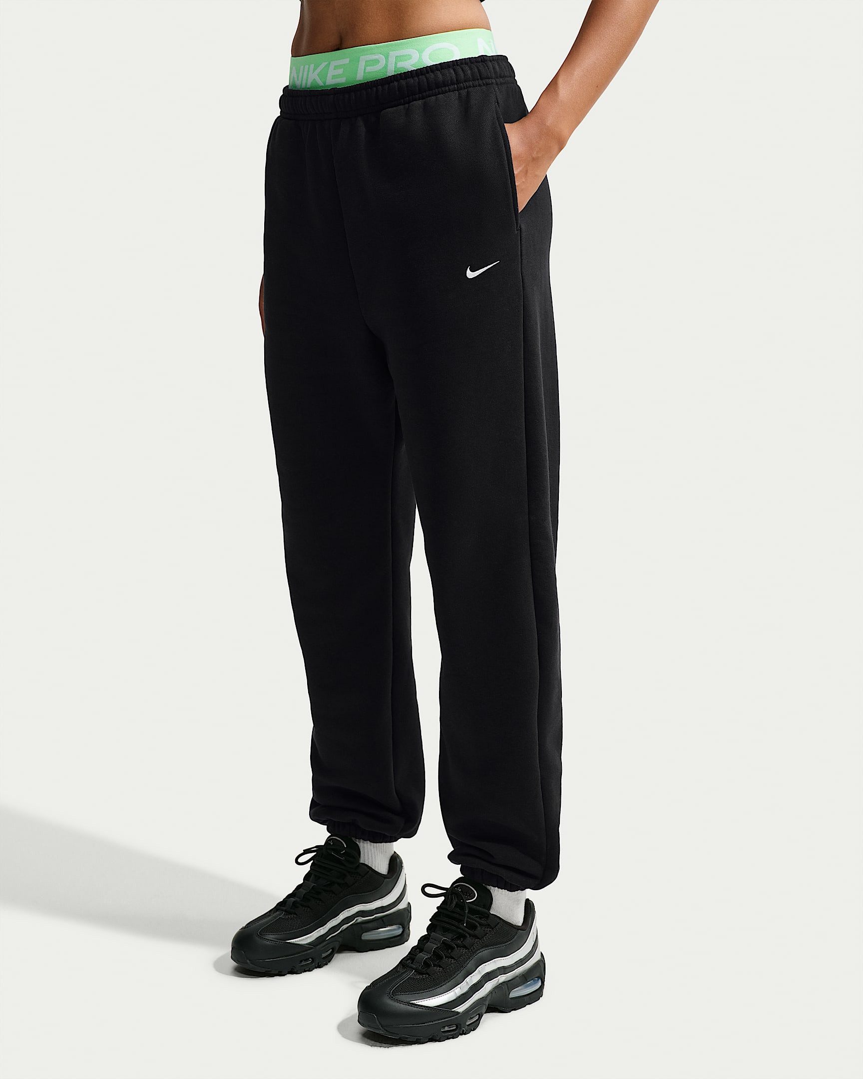Nike Sportswear Sporthose W NK STDO FLC MW HR OS CFF PNT mit elastischem Bund, aus Baumwolle und Polyester, Basic Passform