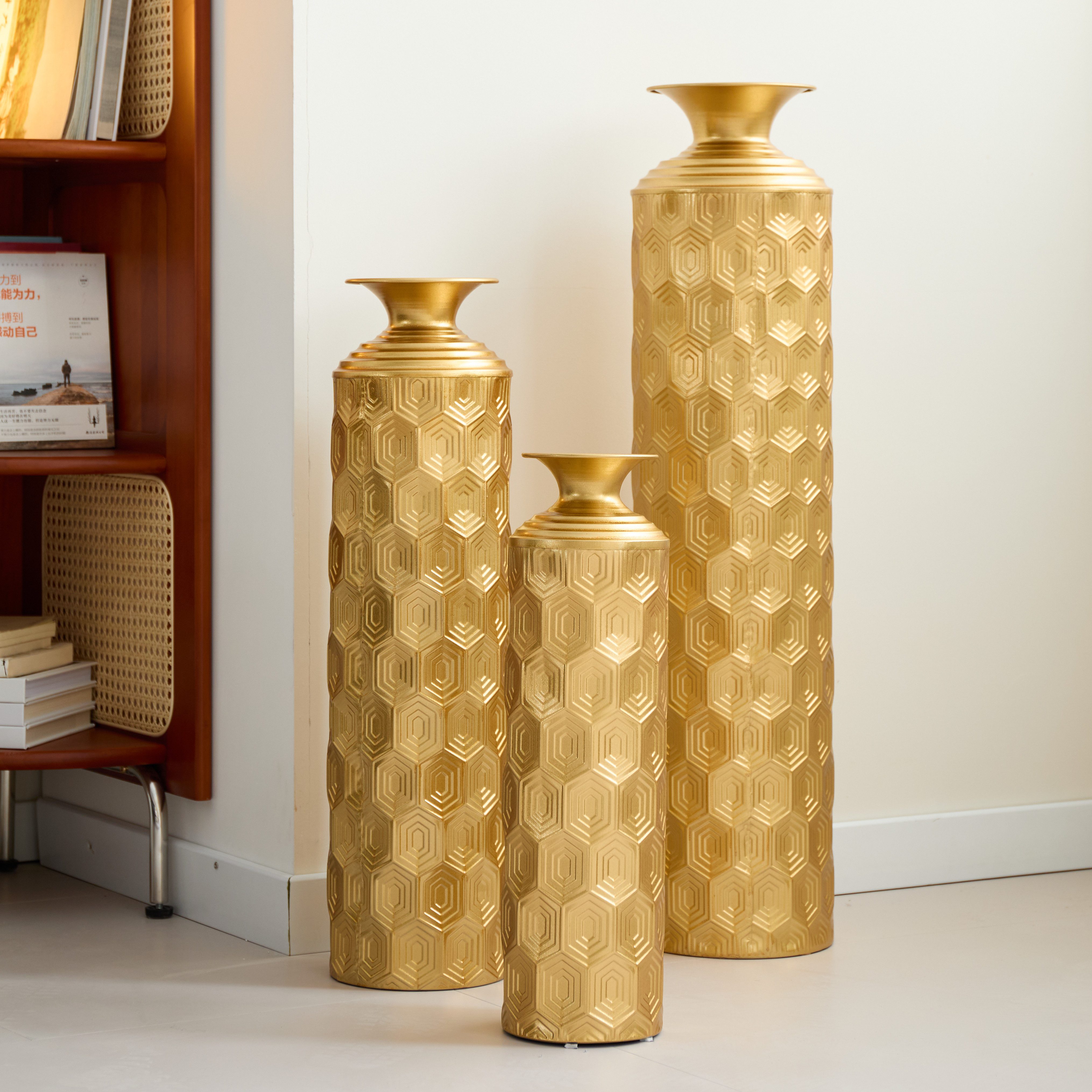BlingBin Bodenvase Bodenvase Große 3er Set (50/66/83 cm) - Metallvasen mit Rillenmuster (3er Set, 3 St., Groß: 20*20*85CM/Mittel: 17*17*65CM/Klein: 14*14*50CM), Dekorative Vase für Wohnzimmer, Flur und Schlafzimmer, Gold