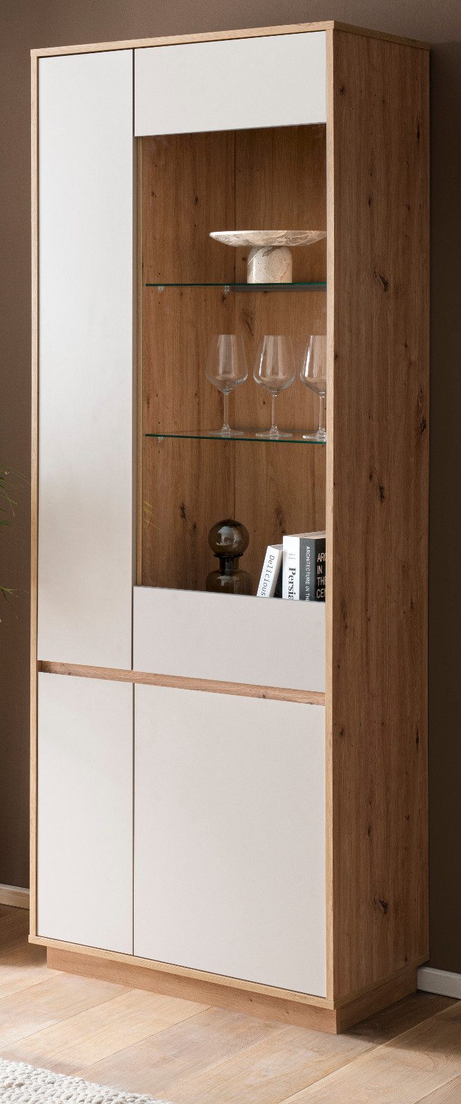 Furn.Design Stauraumvitrine Kiruma (Vitrine in Kaschmir / Sand und Artisan Eiche, 4-türig, 75 x 205 cm) 10 Fächer, Soft-Close-Funktion