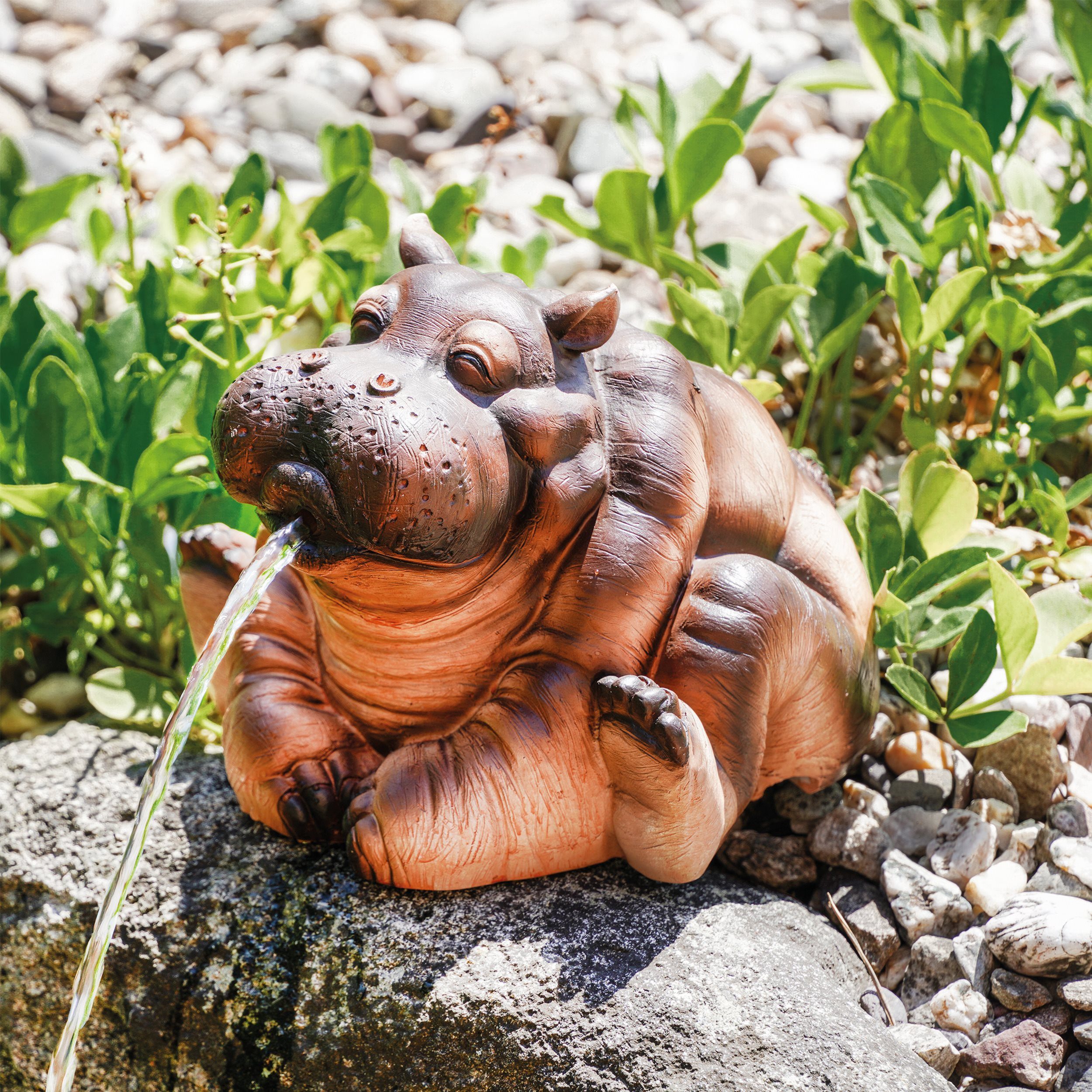 esotec Wasserspeier Figur sitzendes Flusspferd Hippo mit Schlauch 1,5m, 25x22x26cm 100740 (Komplettset) – Bild 4 von 5