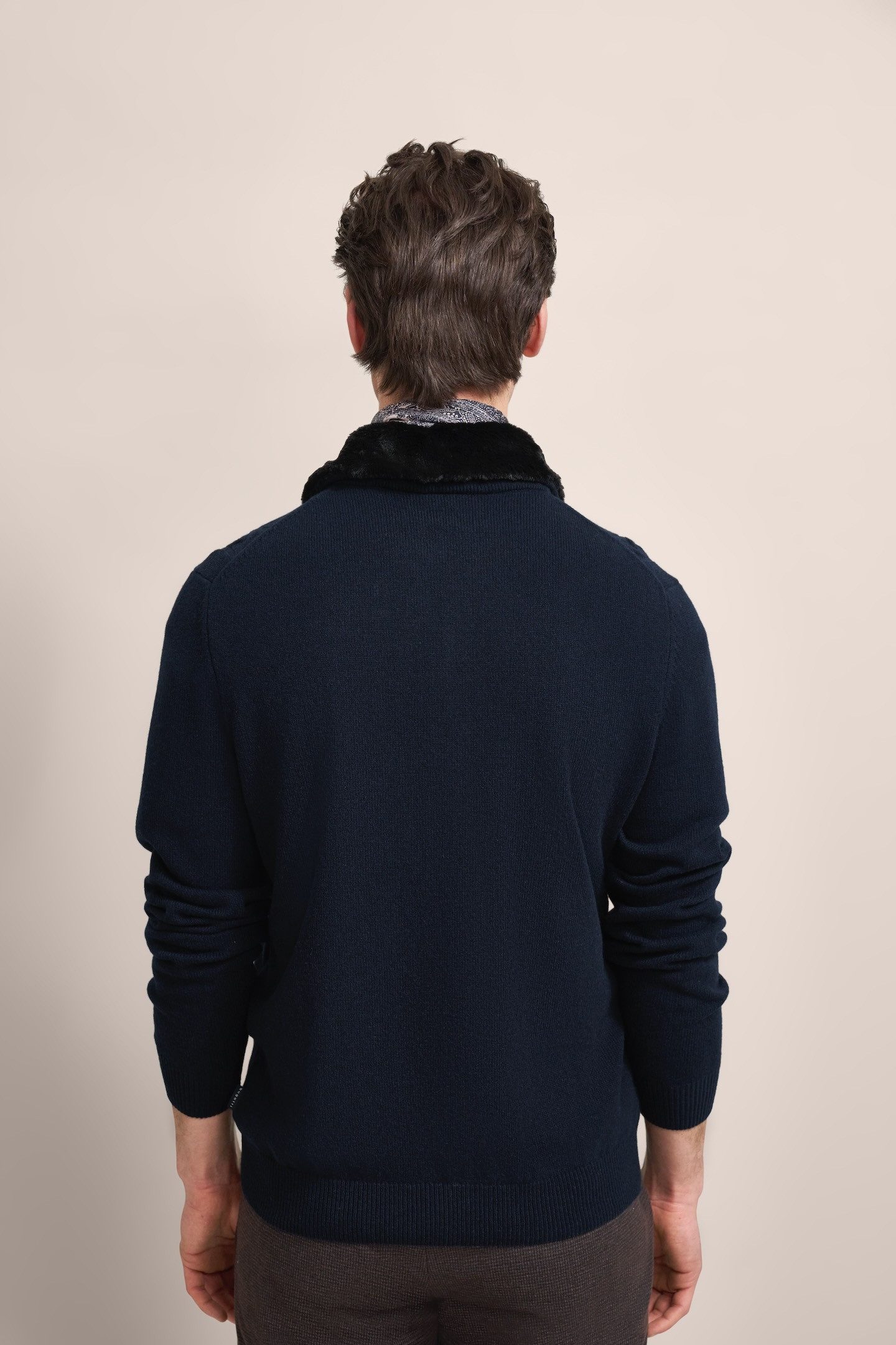 bugatti Strickjacke mit unechtem Fellkragen