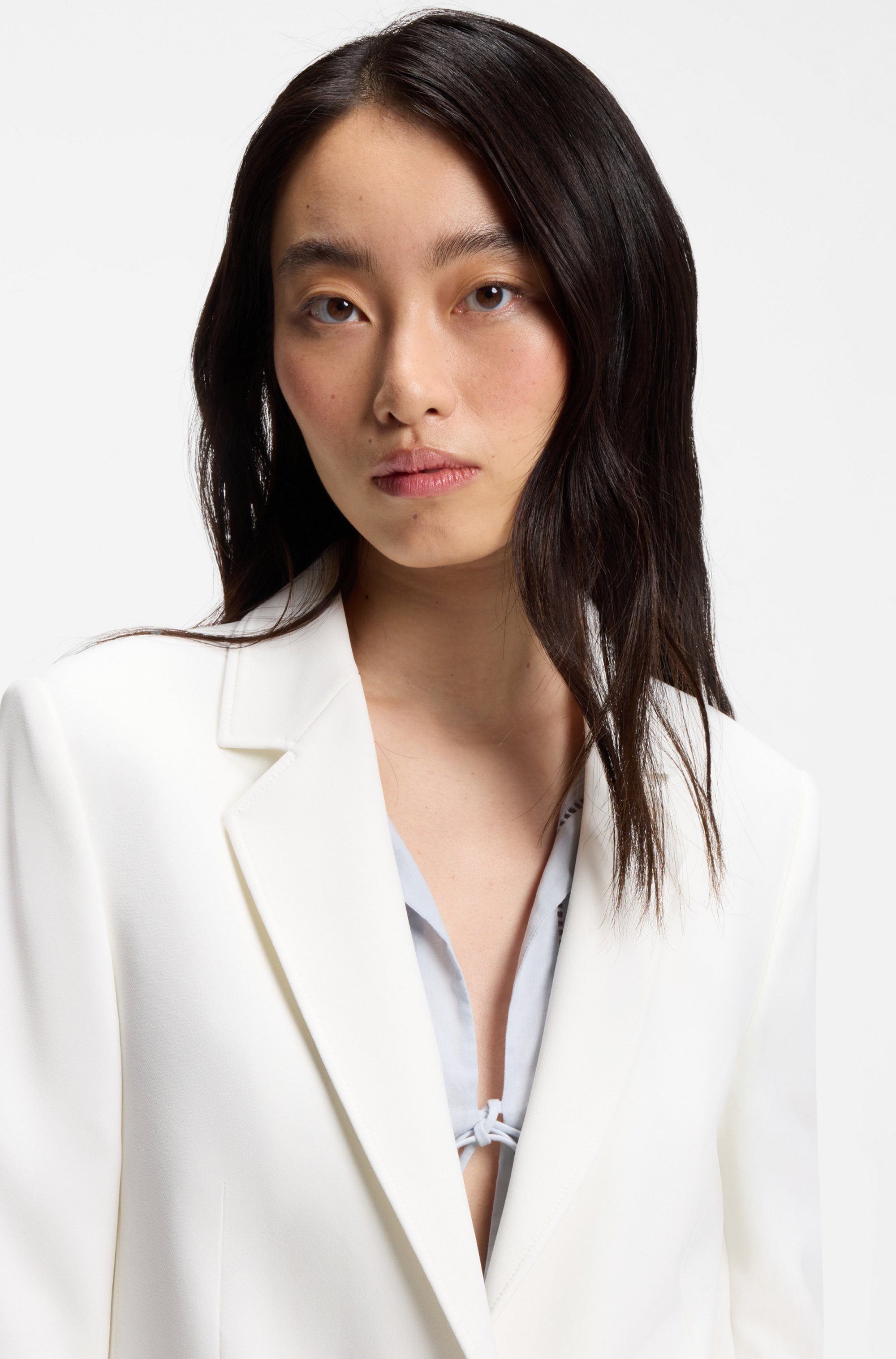 BOSS ORANGE Kurzblazer Jabla Premium Damenmode aus knitterarmem Krepp