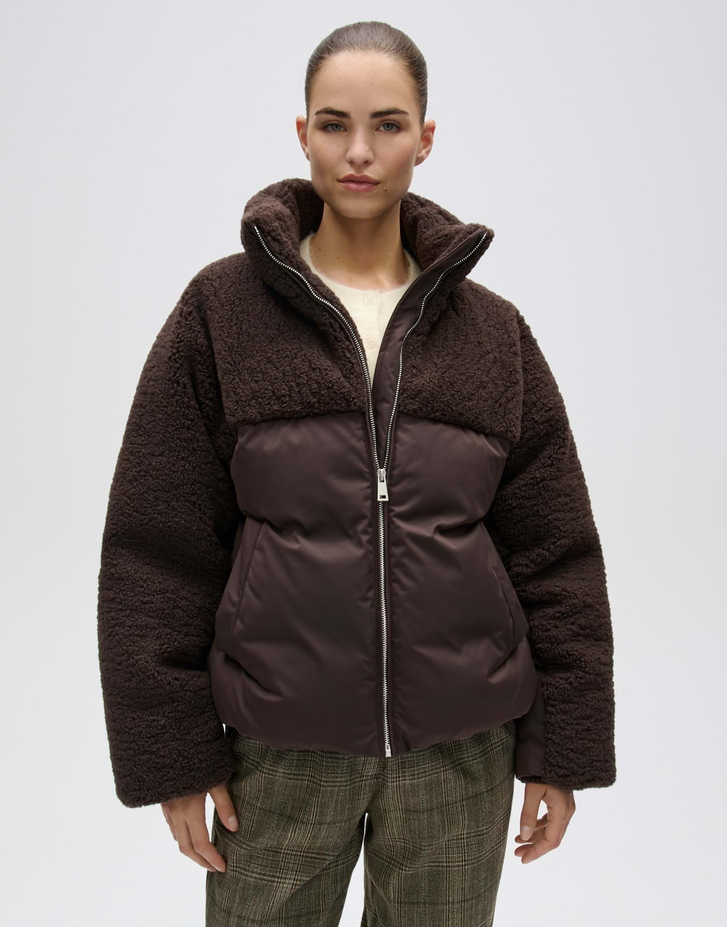 OPUS Winterjacke Hazy aus weichem Teddyplüsch Weite Silhouette mit Stehkragen und gerippten Bündchen