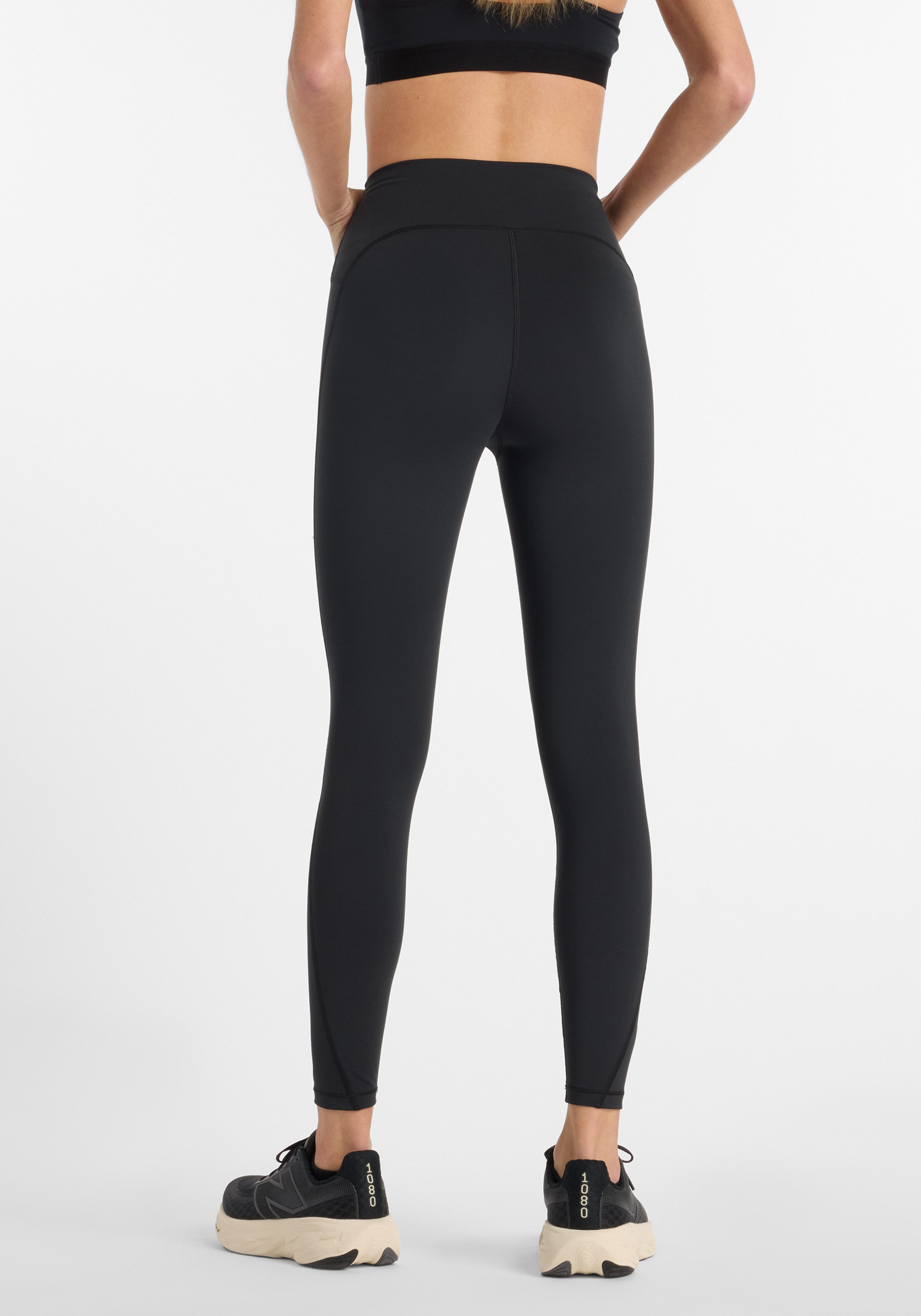 New Balance Trainingstights NB ESSENTIAL HIGH RISE LEGGING 25” sportlicher Stil, bequeme Passform, flexibles Design