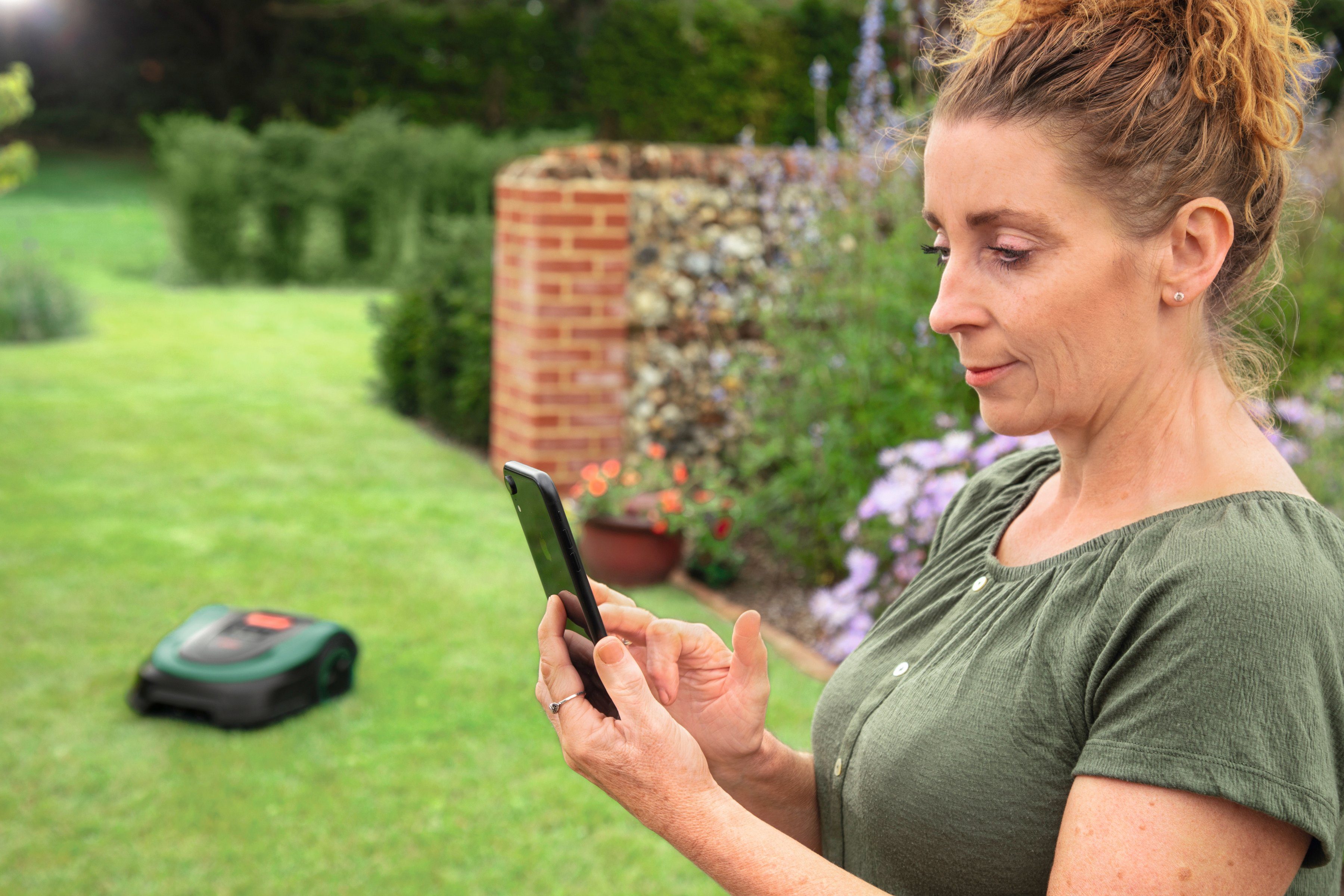 Bosch Home & Garden Rasenmähroboter Indego S+ 500, bis 500 m² Rasenfläche, inklusive Akku und Ladestation