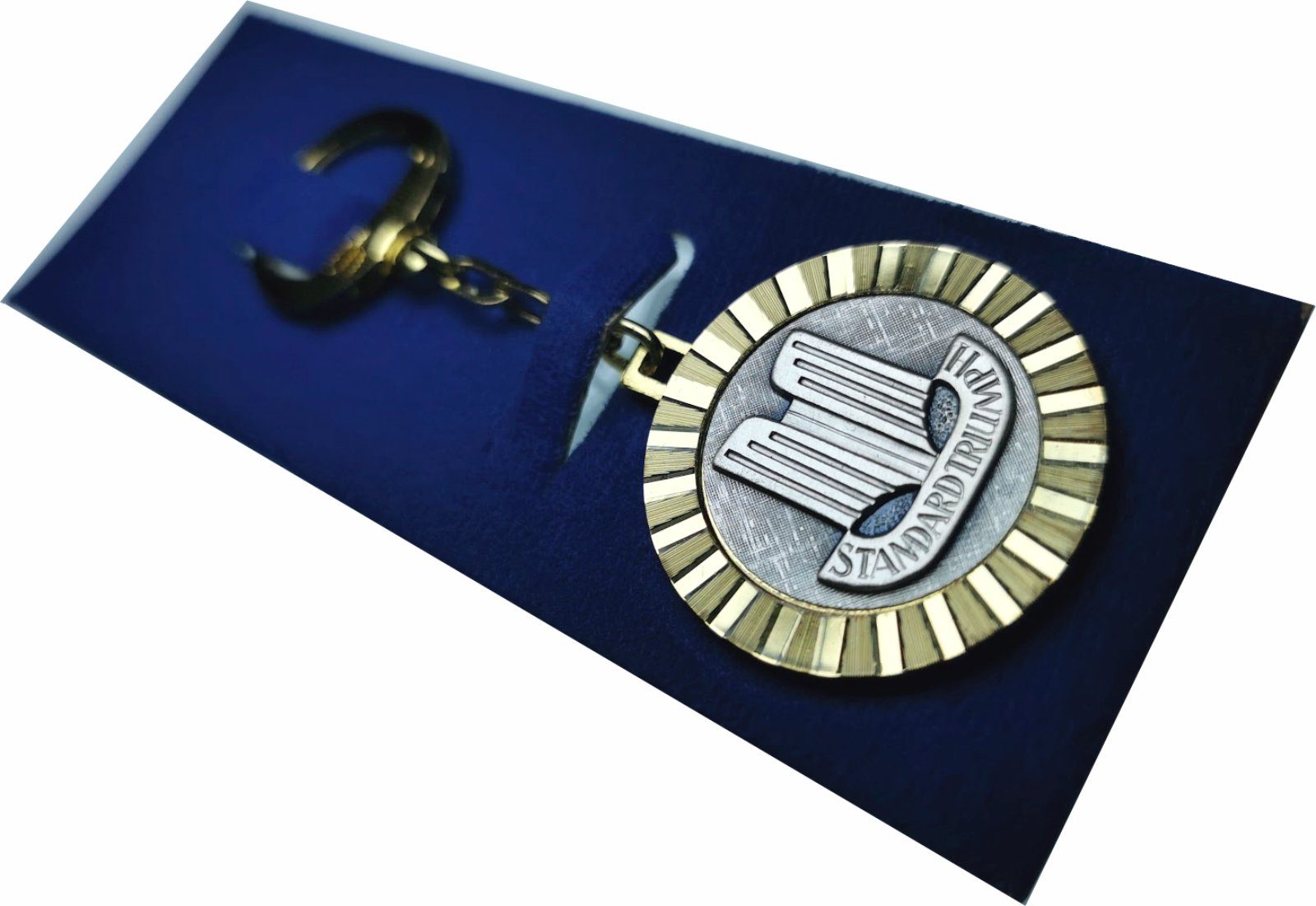 Diamantschliff STANDARD Schlüsselanhänger Metall HR TRIUMPH Autocomfort Schlüsselanhänger 1958 orig. Anhänger