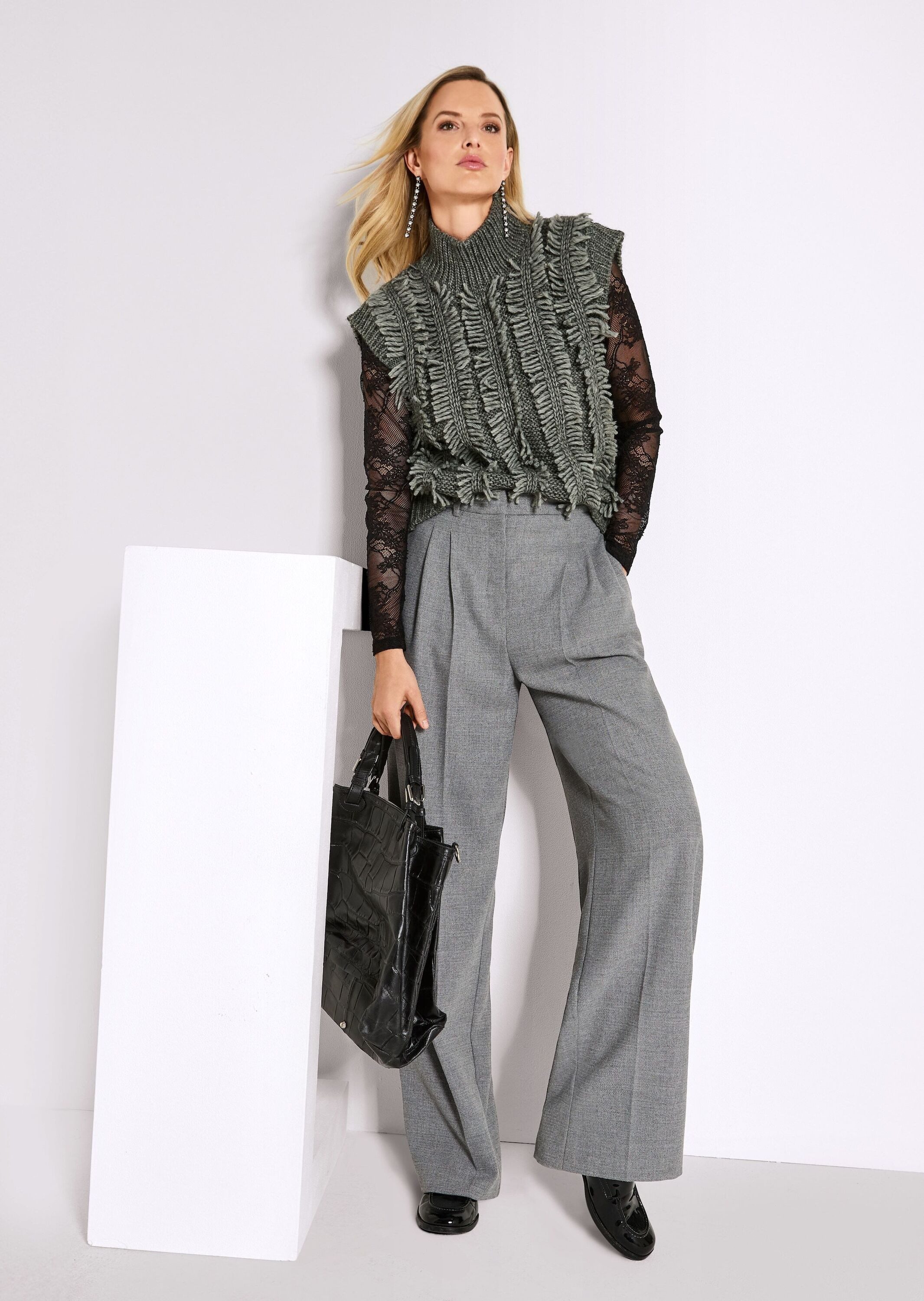 MADELEINE Pullunder Moderner Fransenstrick mit Stehkragen Überschnittene Schultern ohne Arm, glatte Rückseite