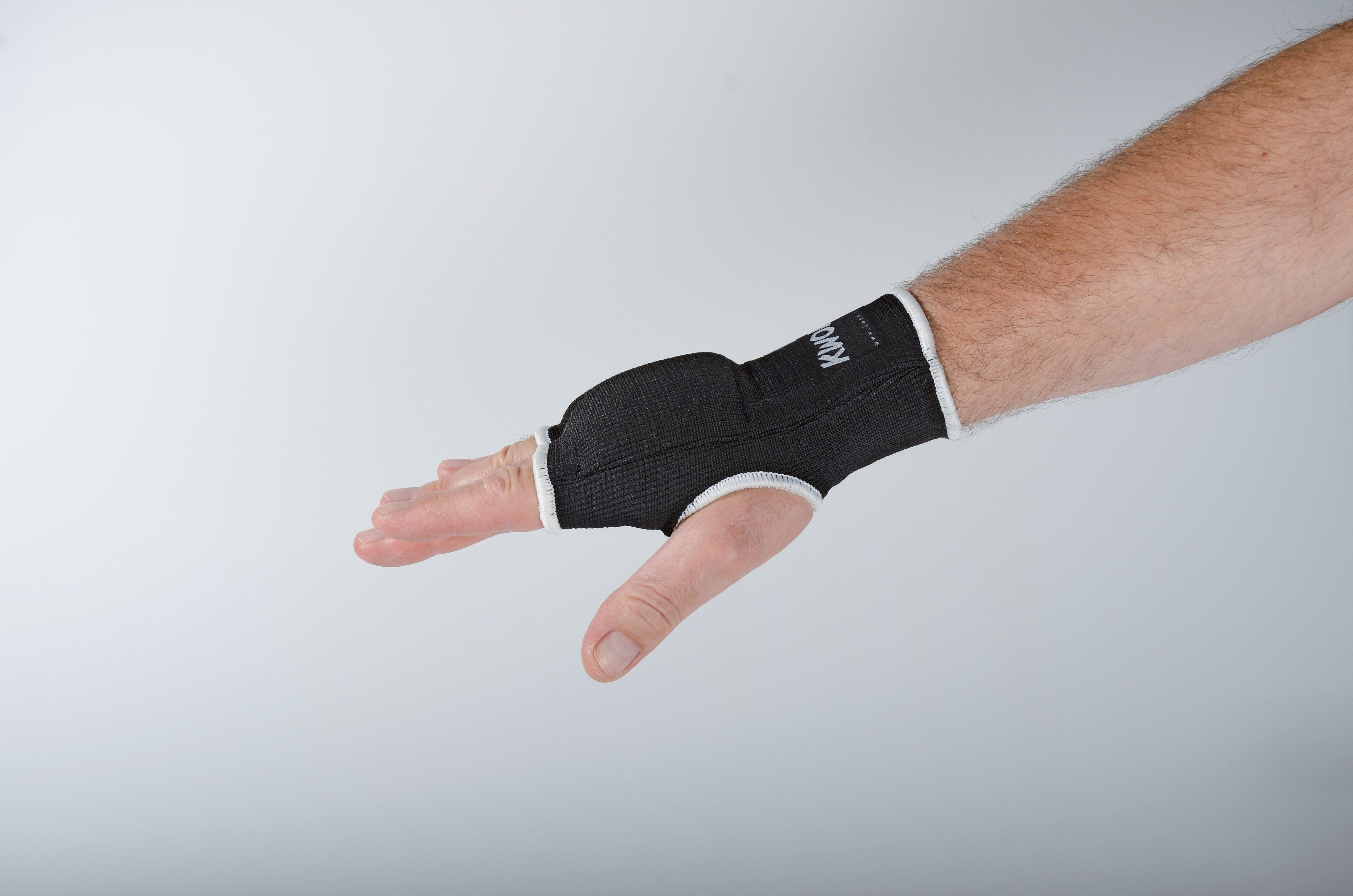 KWON Boxbandagen mit Polsterung Innenhandschuhe Schlupfbandagen Boxen Kickboxen MMA (Für Boxhandschuhe), dauerelastisch, Stützeffekt, Kompression Effekt – Bild 4 von 5