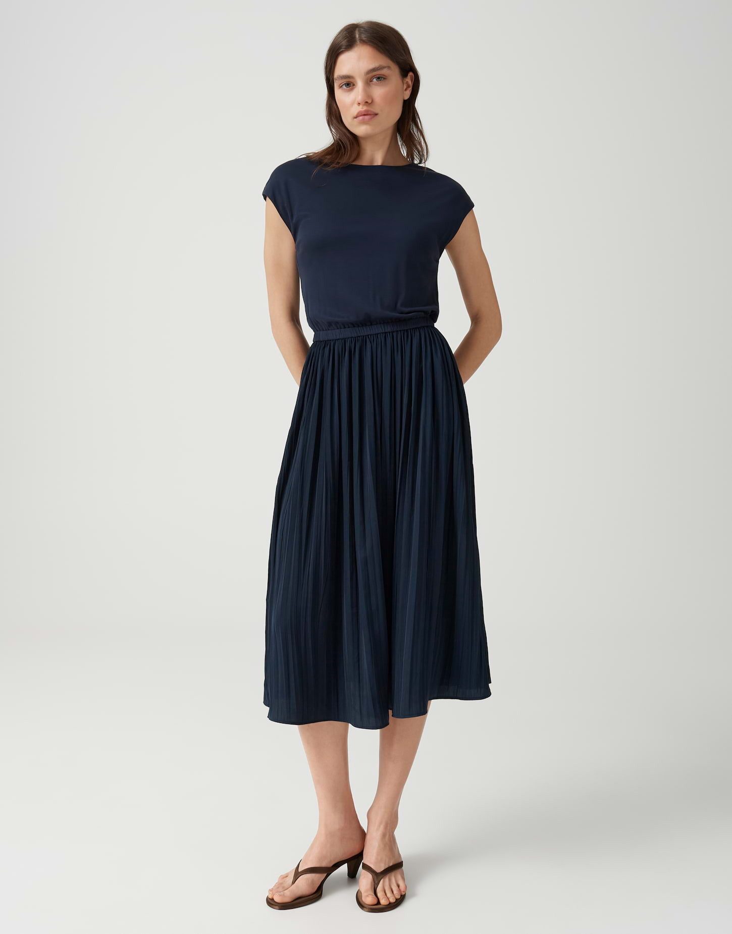 OPUS Midikleid mit fließender Silhouette Femininer Look mit eleganter Länge