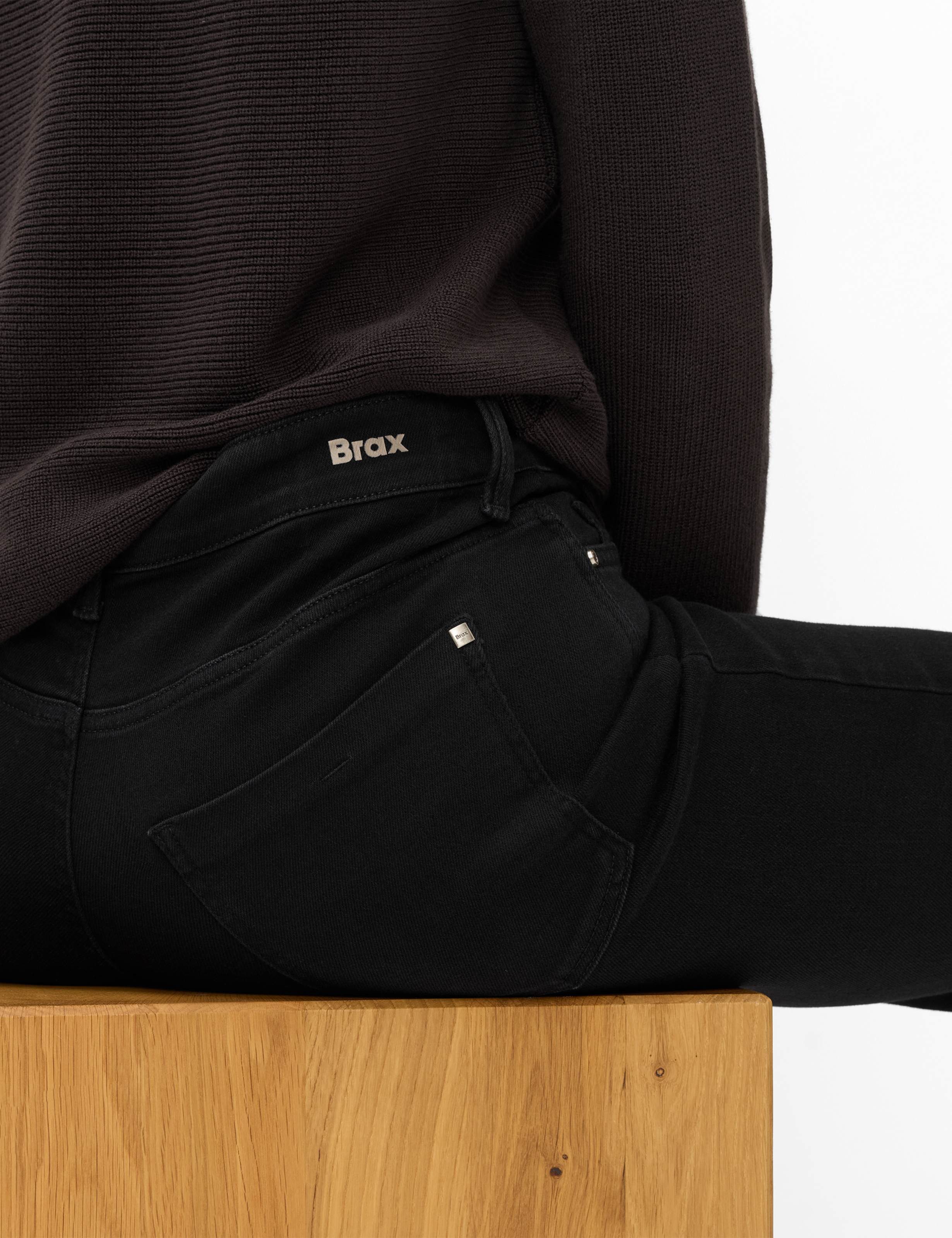 Brax 5-Pocket-Jeans Style MAINE Magic Denim: Five-Pocket-Jeans im Wide Leg – Bild 3 von 5