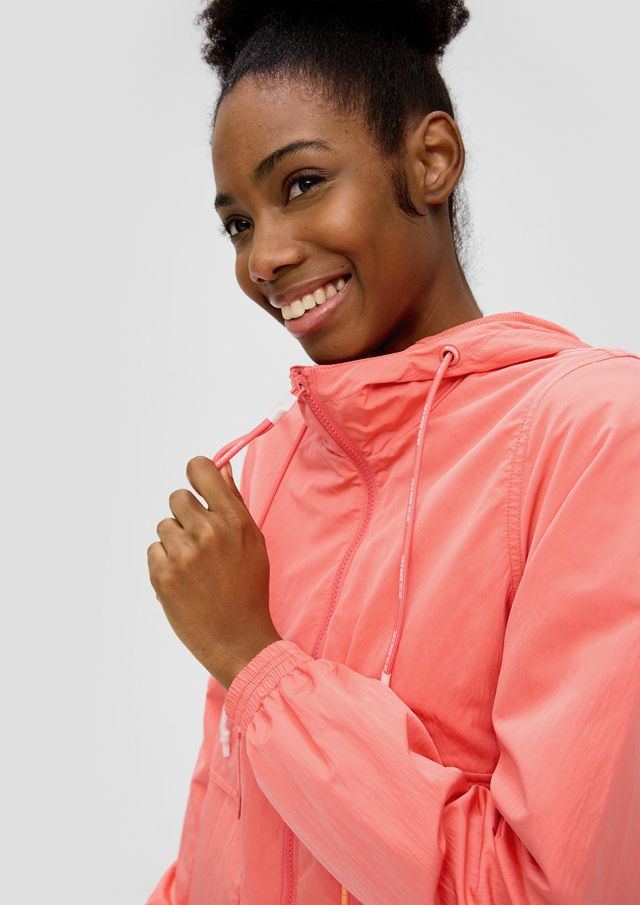 QS Funktionsjacke Outdoor-Jacke Kapuzenjacke mit Crinkle-Struktur