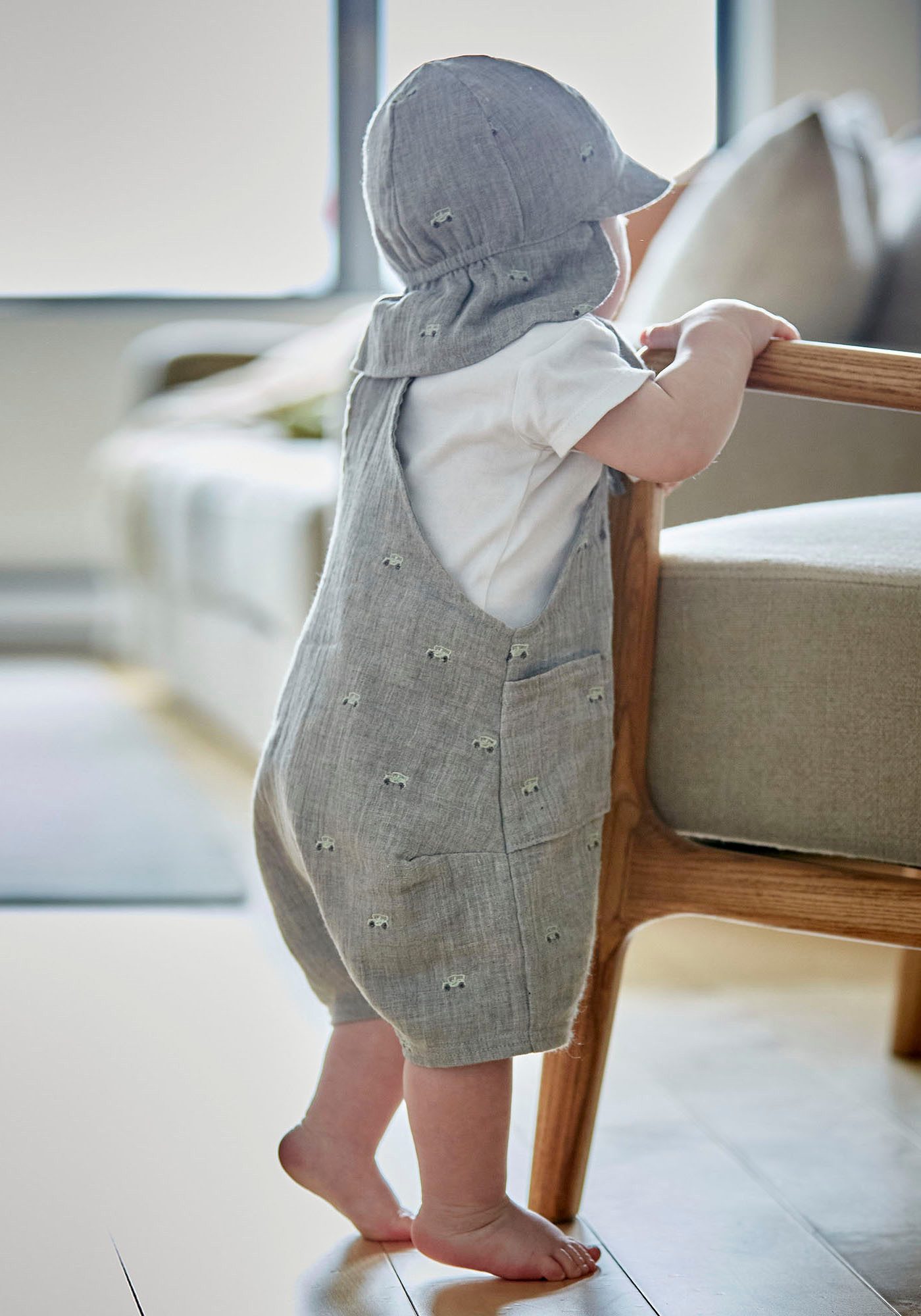 MAXIMO Latzhose mit praktischer Windelöffnung, bestickt, leicht, bequem, Baumwolle