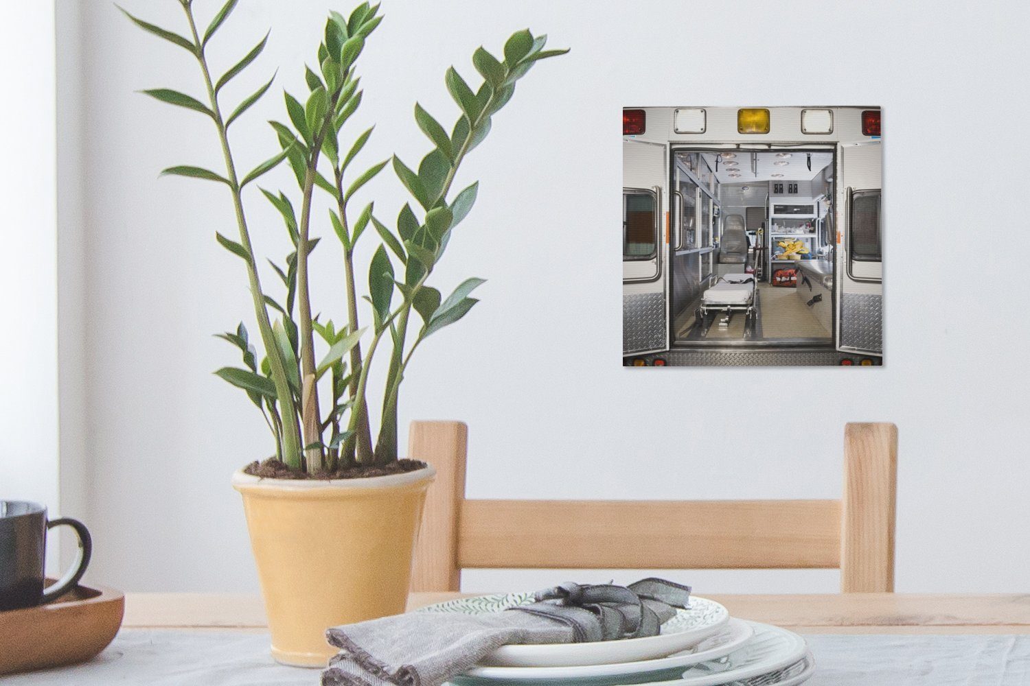 OneMillionCanvasses® Bilder (1 Leinwandbild Türen, offenen St), für mit Krankenwagen Schlafzimmer Leinwand Wohnzimmer