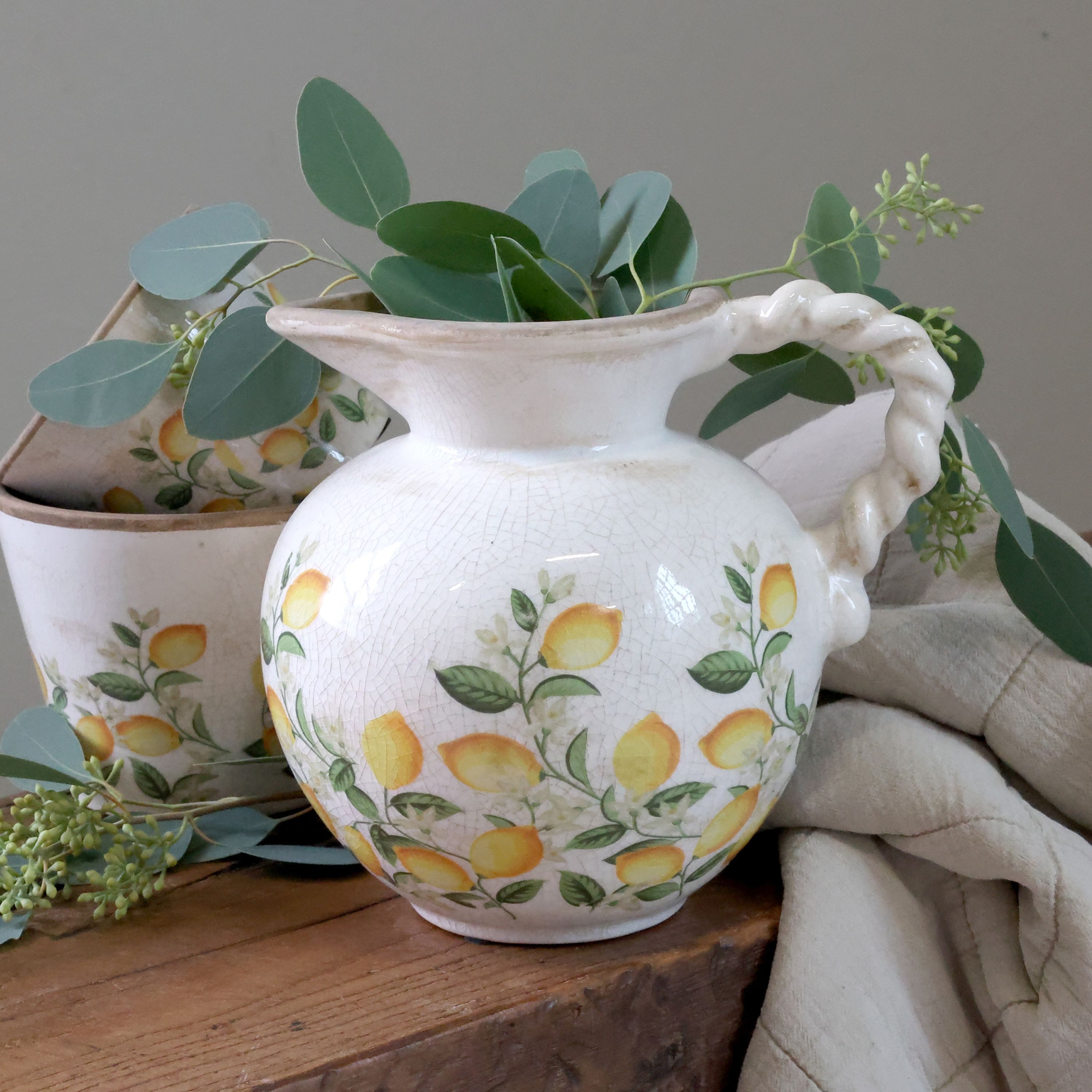Chic Antique Blumentopf Chic Antique - Kanne Krug für Blumen Vase Blumenvase Zitronenmotiv