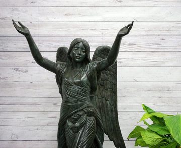 Bronzeskulpturen Skulptur Bronzefigur großer Engel mit erhobenen Händen