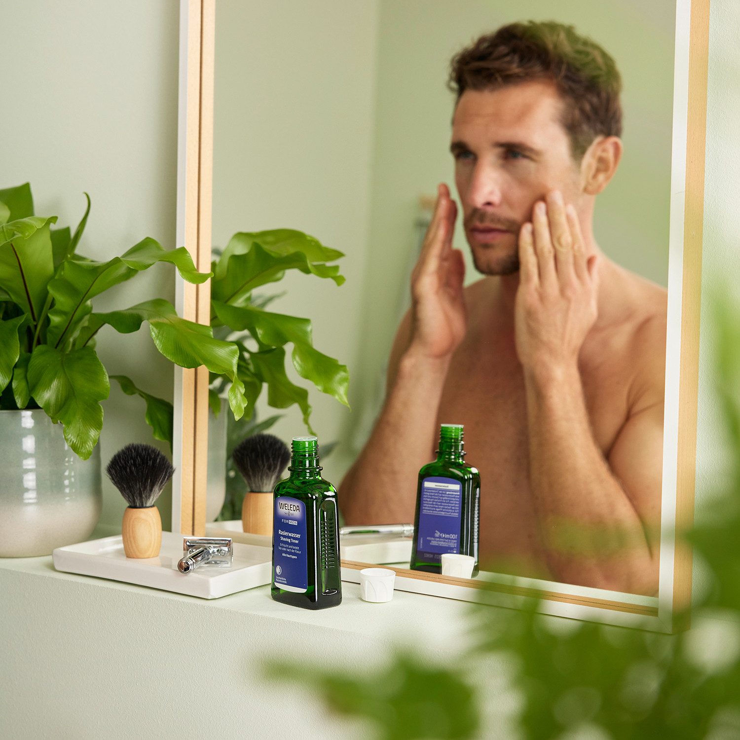 WELEDA Rasieremulsion FOR MEN RASIERWASSER, vor und nach der Rasur, pflegt & desinfiziert kleine Schnittwunden