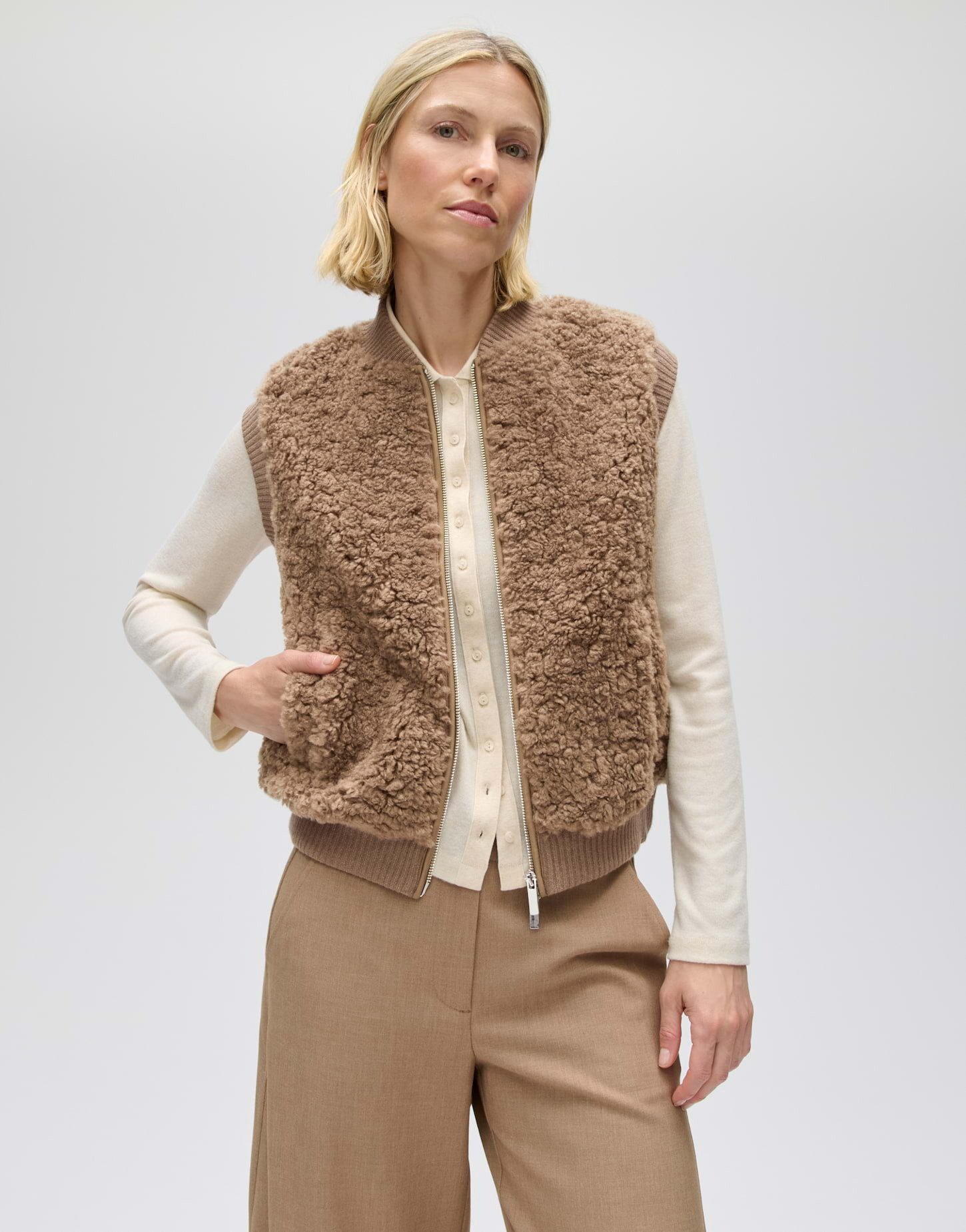 OPUS Sweatweste Gaste aus Teddyfell mit Blousonkragen Verkürzte, gerade Silhouette aus flauschigem Teddyfell