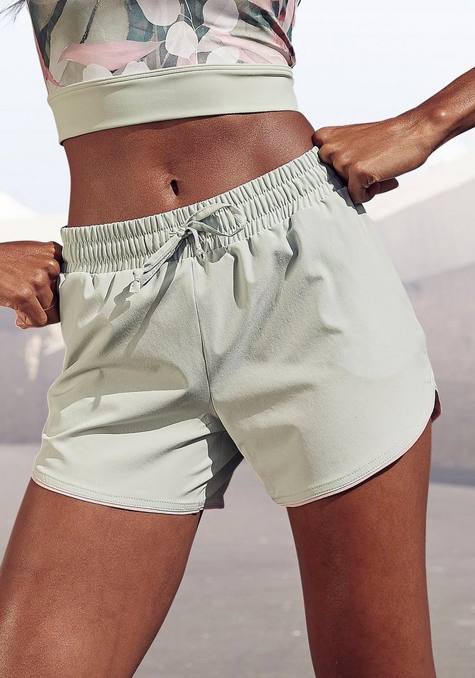 LASCANA ACTIVE Shorts mit Reißverschlusstaschen › grün  - Onlineshop OTTO