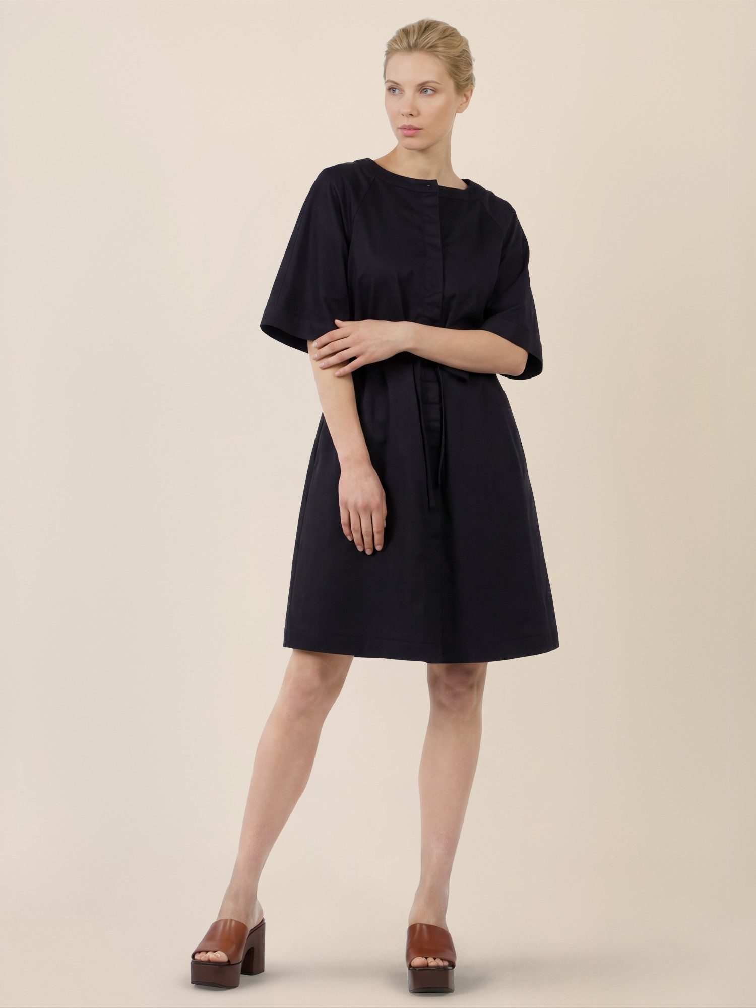 Apart Minikleid mit Gürtel und Raglanärmeln