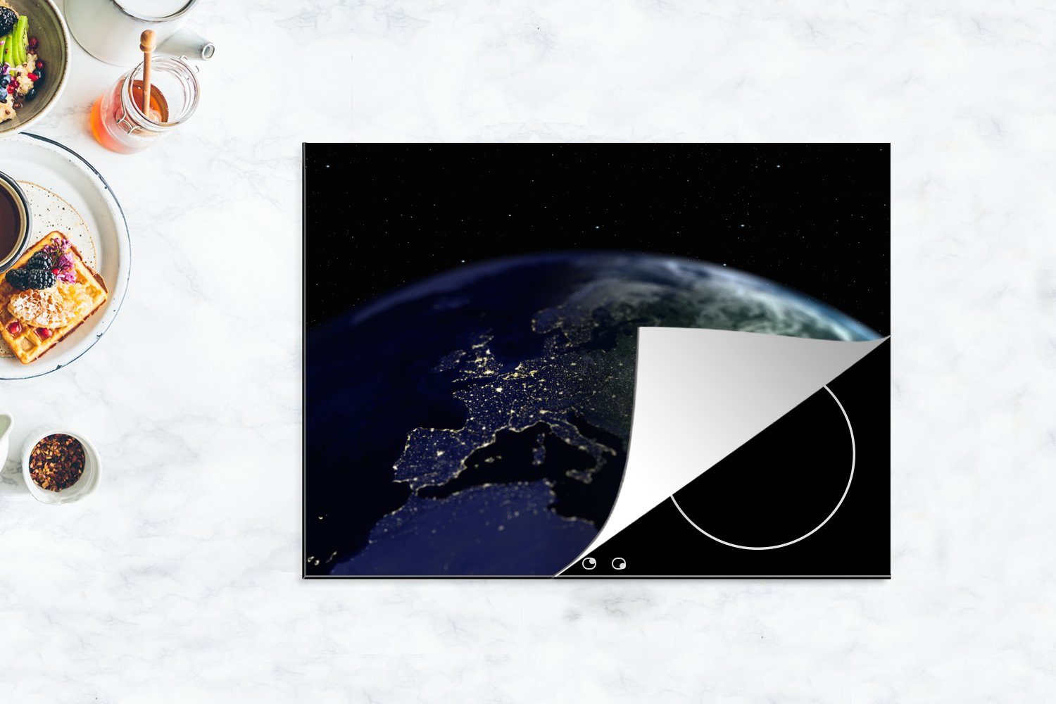 Satellitenbild tlg), Ceranfeldabdeckung von MuchoWow Europa Herdblende-/Abdeckplatte Nacht, Arbeitsfläche Vinyl, (1 cm, 70x52 bei Mobile nutzbar,