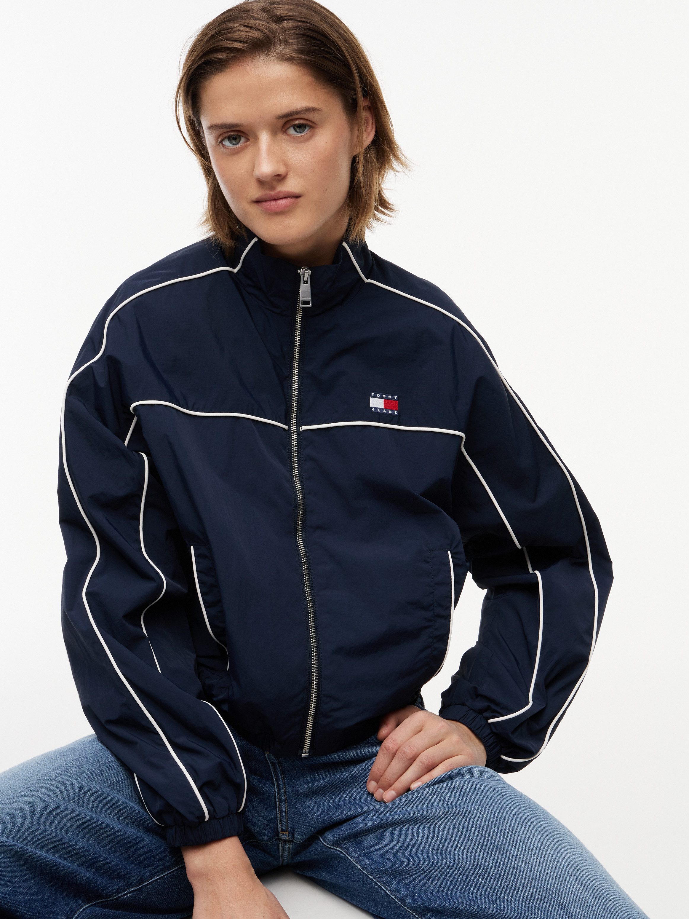 Tommy Jeans Blouson TJW NYLON PIPING JACKET mit kontrastfarbener Paspelierung
