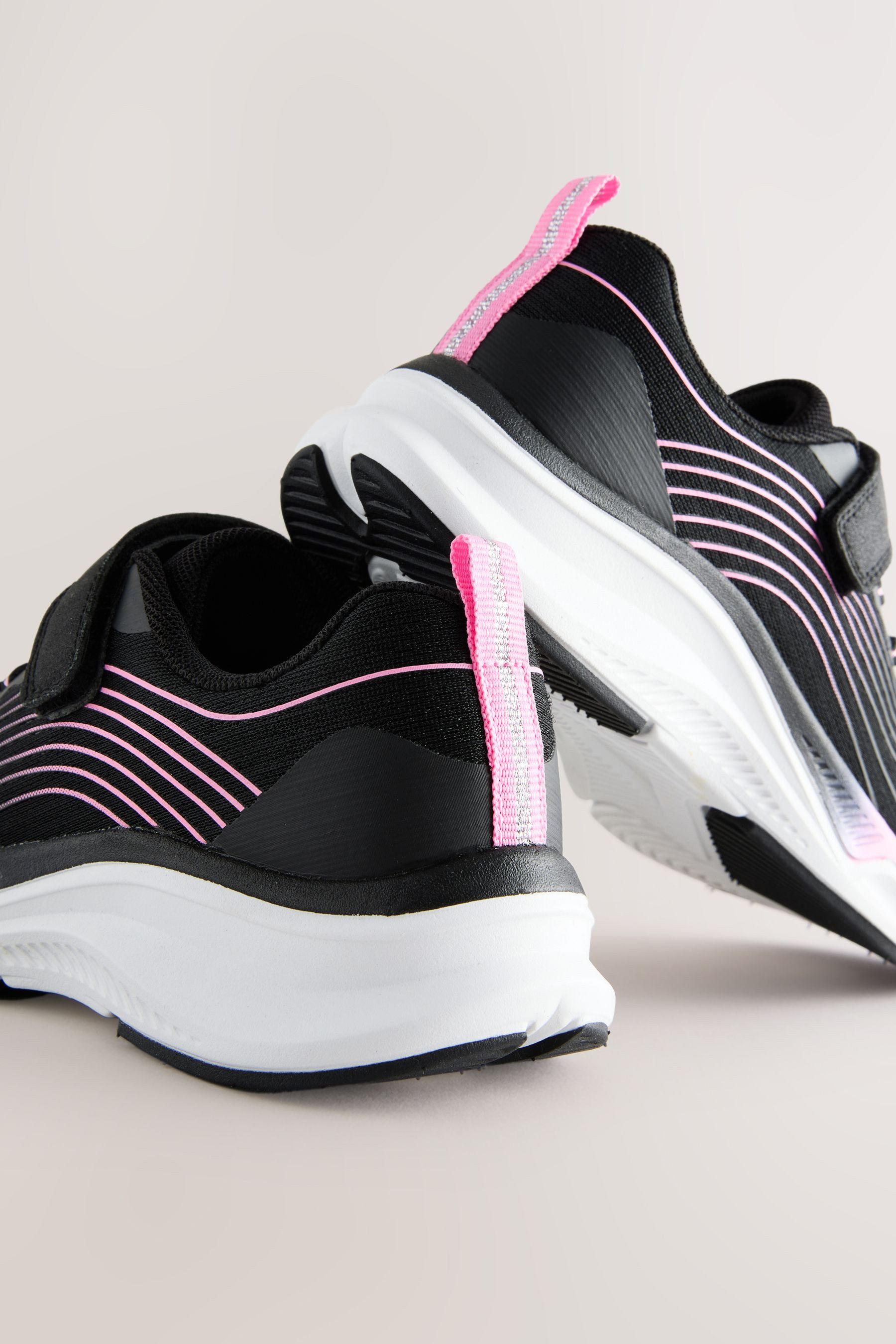 Next Schulturnschuhe mit elastischen Schnürsenkeln Sneaker (1-tlg)