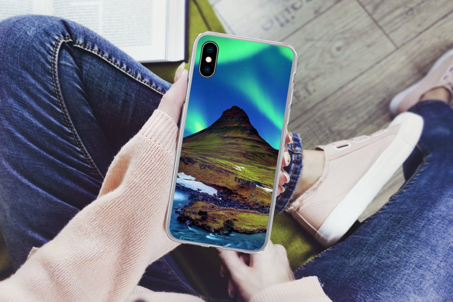 MuchoWow Handyhülle für Apple iPhone XS Nordlicht - Sternenhimmel - Island - Berg - Grün -, Smartphone-Bumper, Print, Handy Schutzhülle Dünn