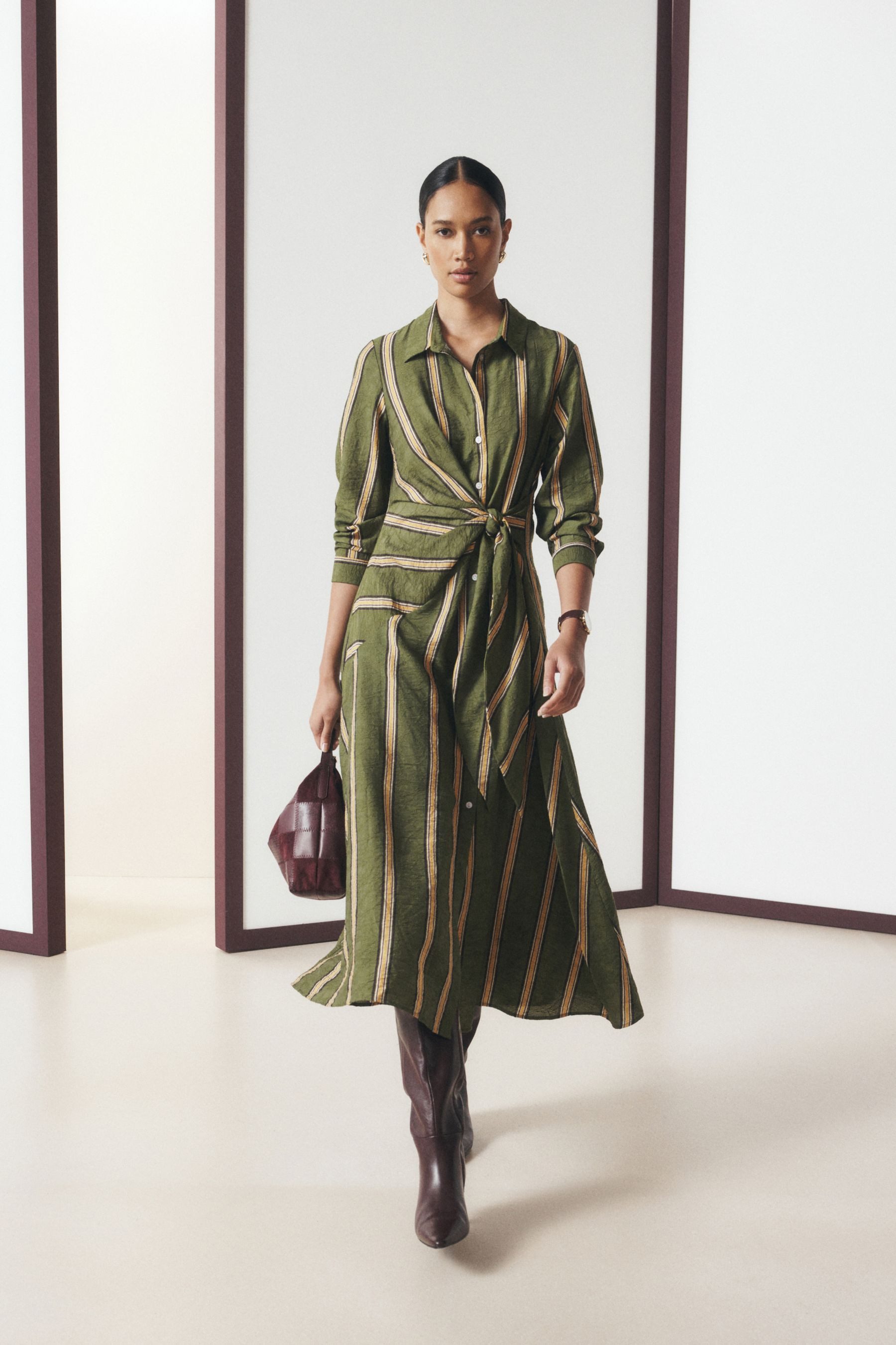Next Hemdblusenkleid Langärmeliges Midi-Hemdkleid mit Bindegürtel (1-tlg) – Bild 5 von 5