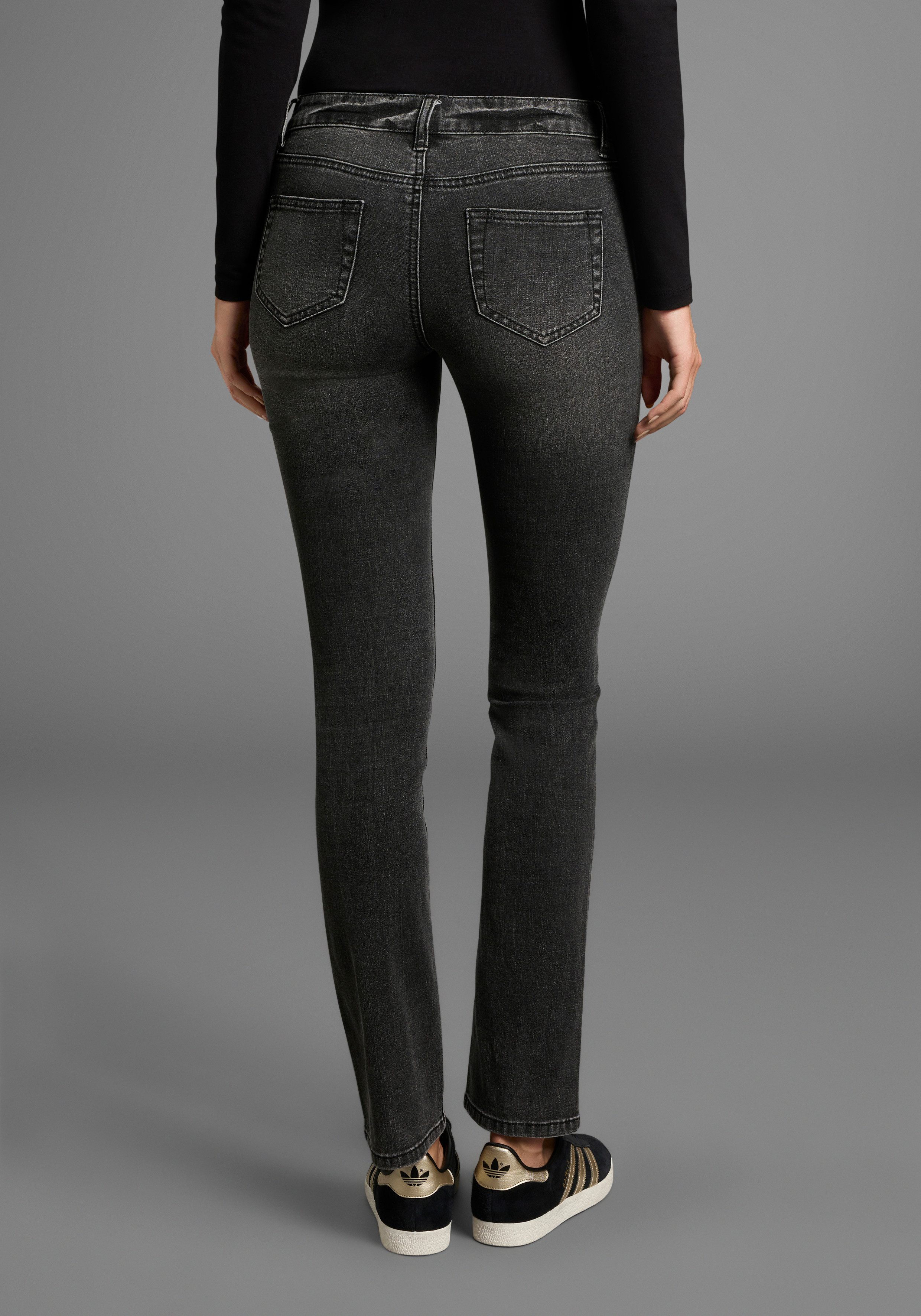 Arizona Comfort-fit-Jeans mit Keileinsätzen niedrige Leibhöhe